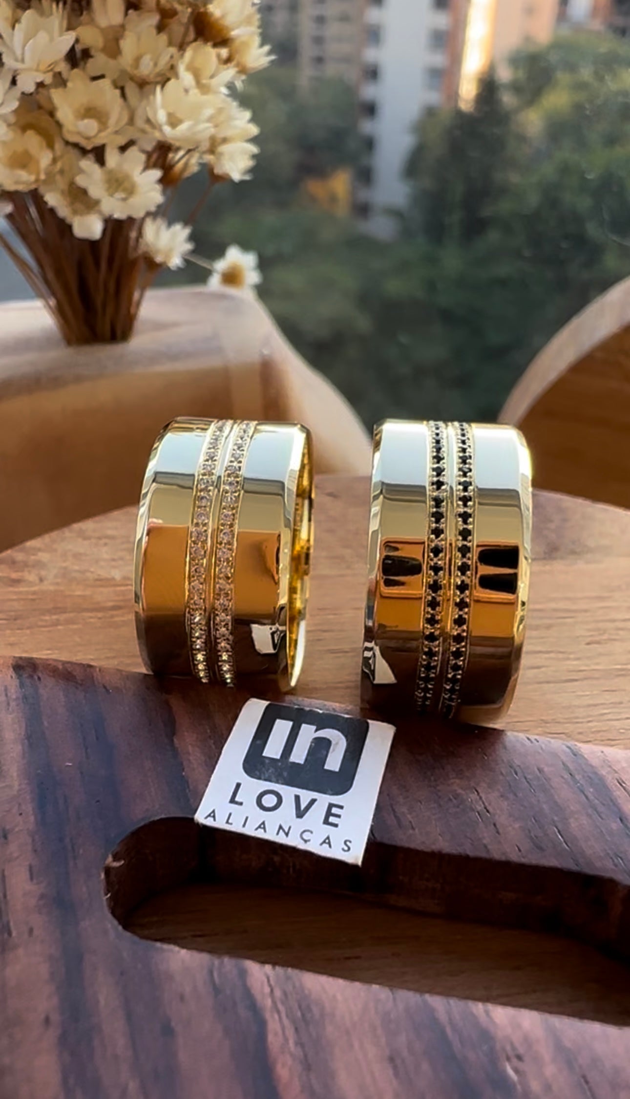 Alianças de Casamento em Ouro 18k - Modelo Meu Sorriso | 10mm | 12x R$833,00