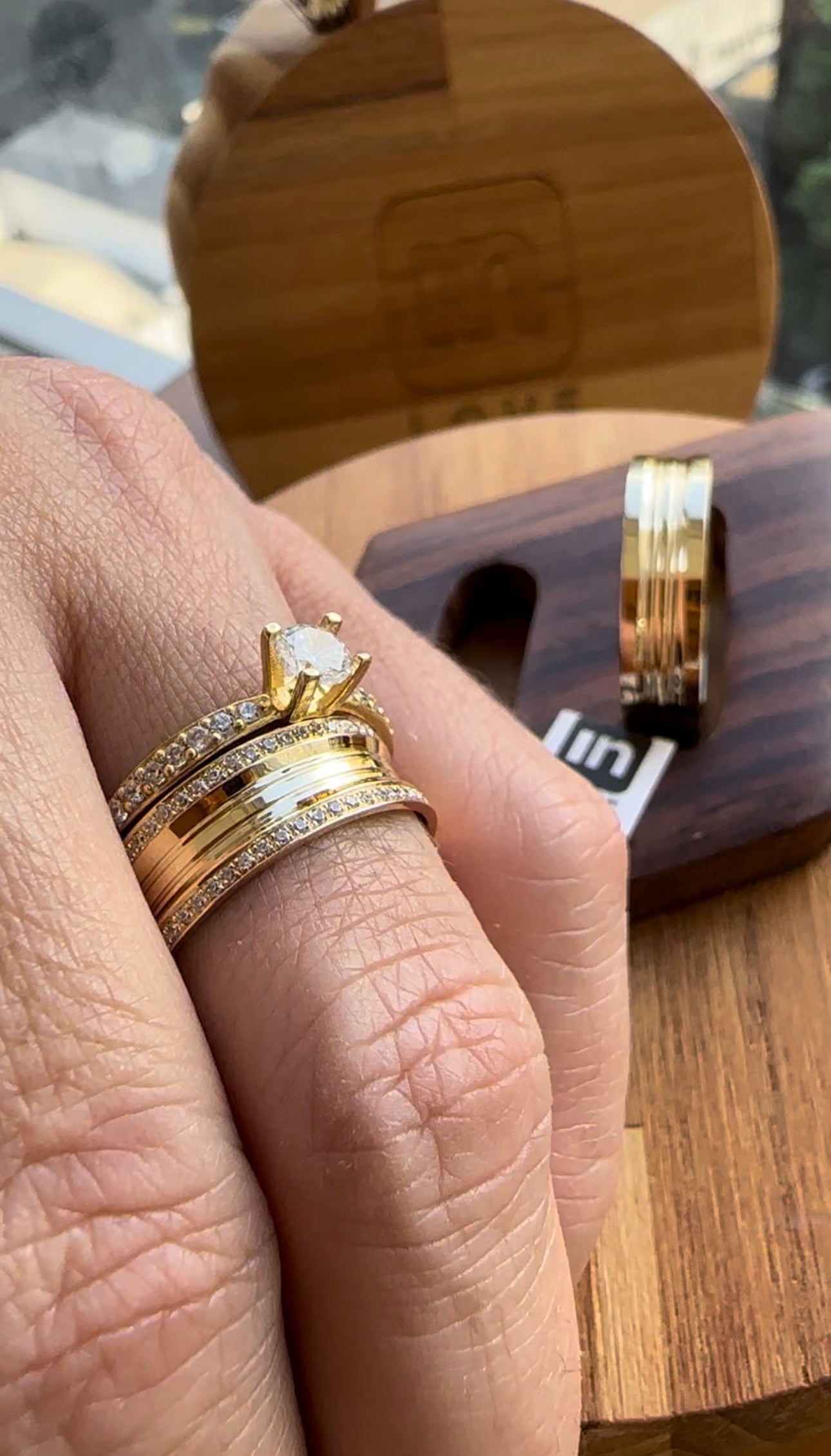 Alianças de Casamento em Ouro 18k - Modelo Paraíso | 6mm | 12x R$416
