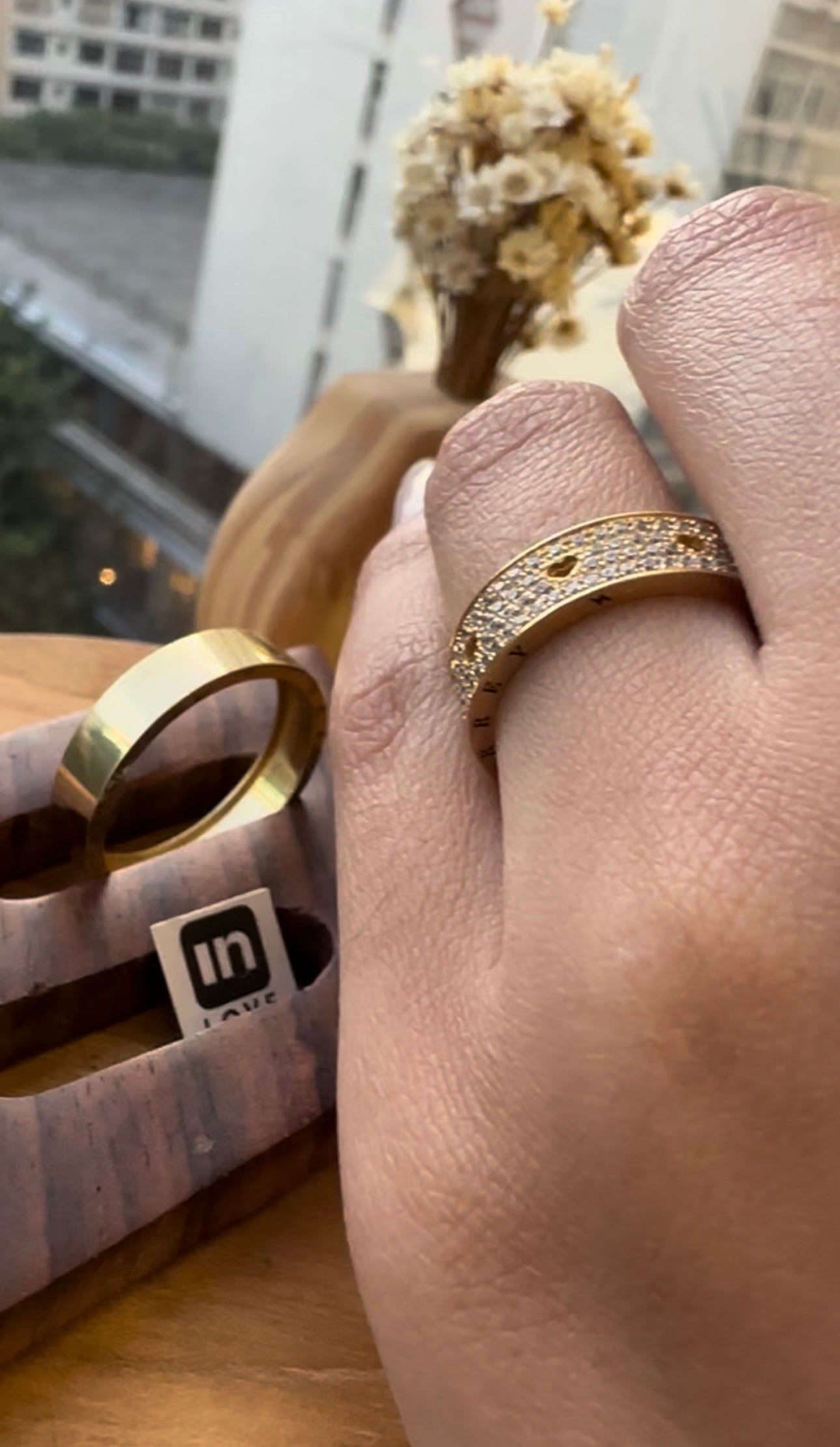 Alianças de Casamento em Ouro 18k - Modelo Corações | 5mm | 12x R$825