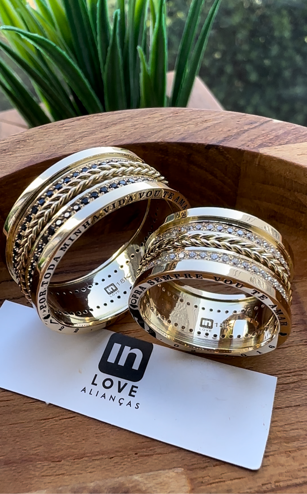 Par de Alianças em Ouro 18k - Modelo Nosso Santo Bateu | 10mm | 12x R$1.583