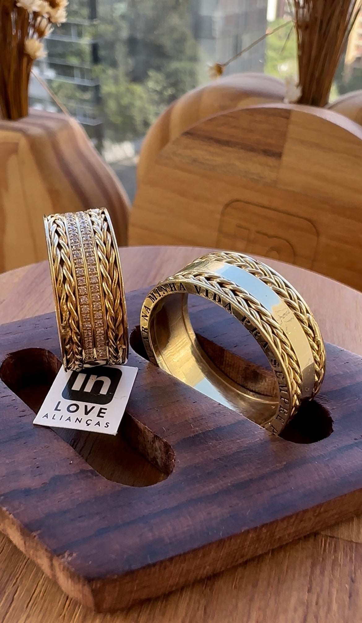 Alianças de Casamento em Ouro 18k - Modelo Pra Sempre | 8mm | 12x R$1.453,33