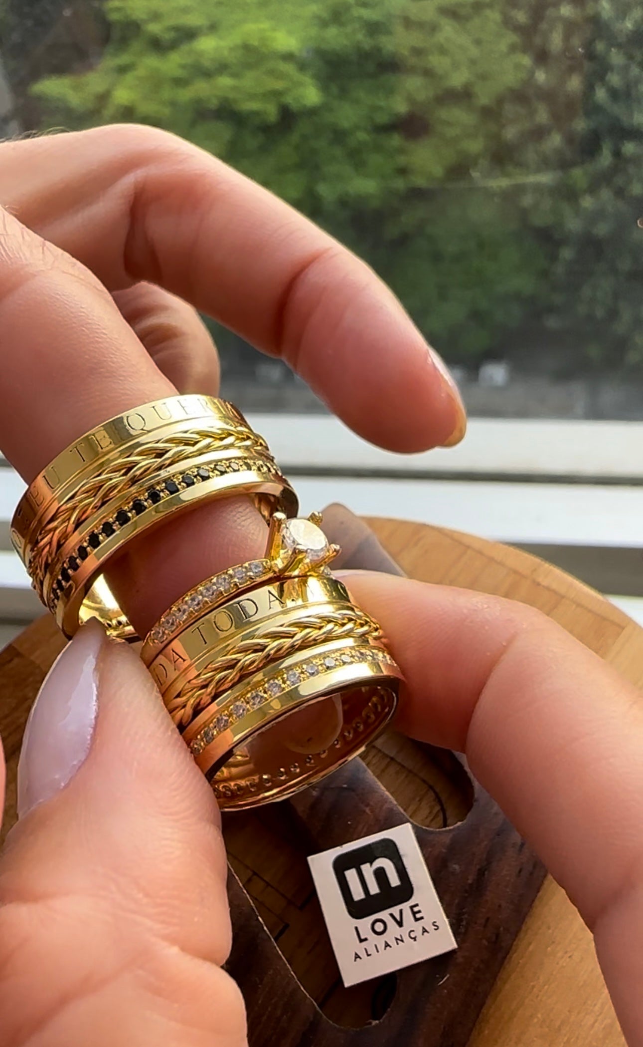 Alianças de Casamento em Ouro 18k - Modelo Te Confesso | 10mm | 12x R$1.582,5