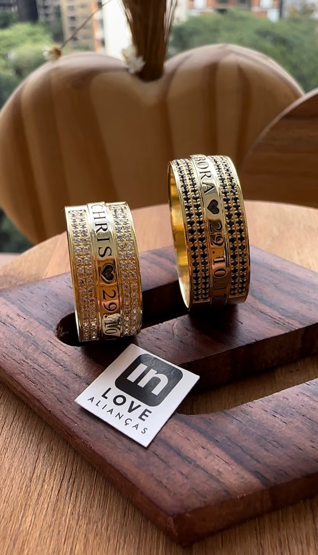 Alianças de Casamento em Ouro 18k - Modelo Par Perfeito Duo | 8mm | 12x R$999