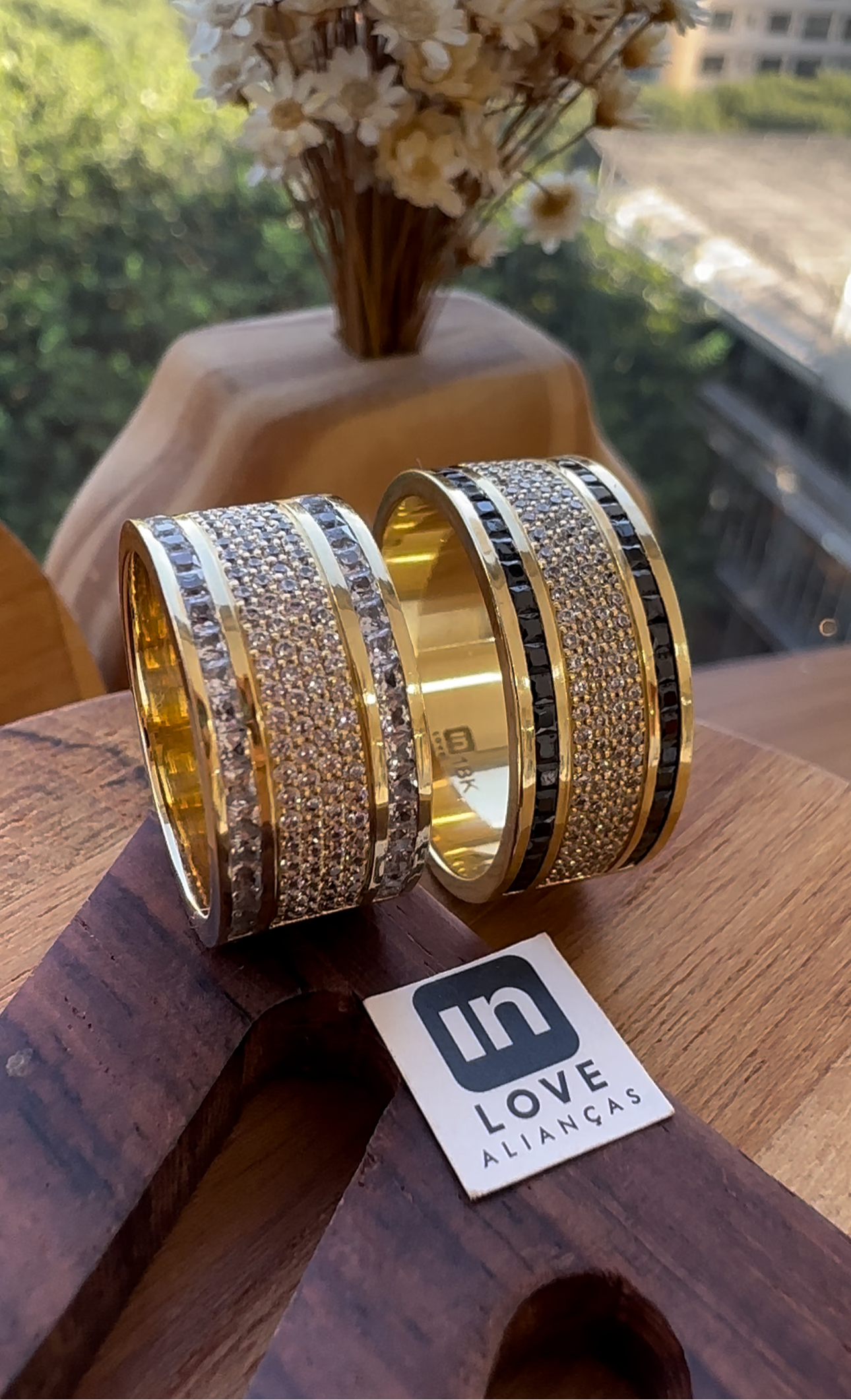 Alianças de Casamento em Ouro 18k - Modelo Afrodite | 10mm | 12x R$1.990
