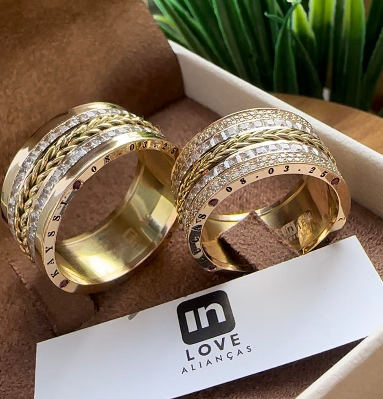 Alianças de Casamento em Ouro 18k - Modelo A Gente Junto | 10mm | 12x R$2.548,33