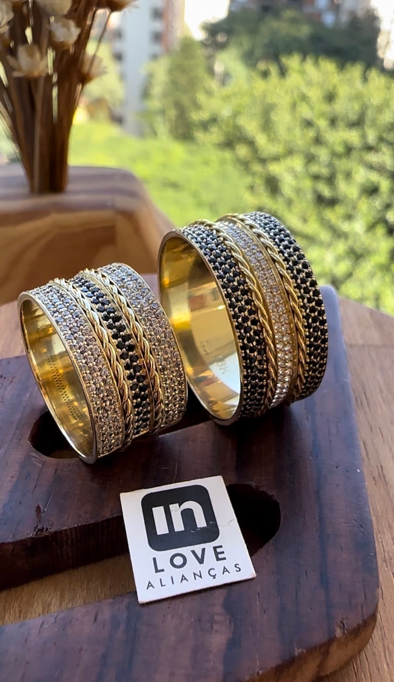 Alianças de Casamento em Ouro 18k - Modelo Pétalas | 10mm | 12x R$1.306,66