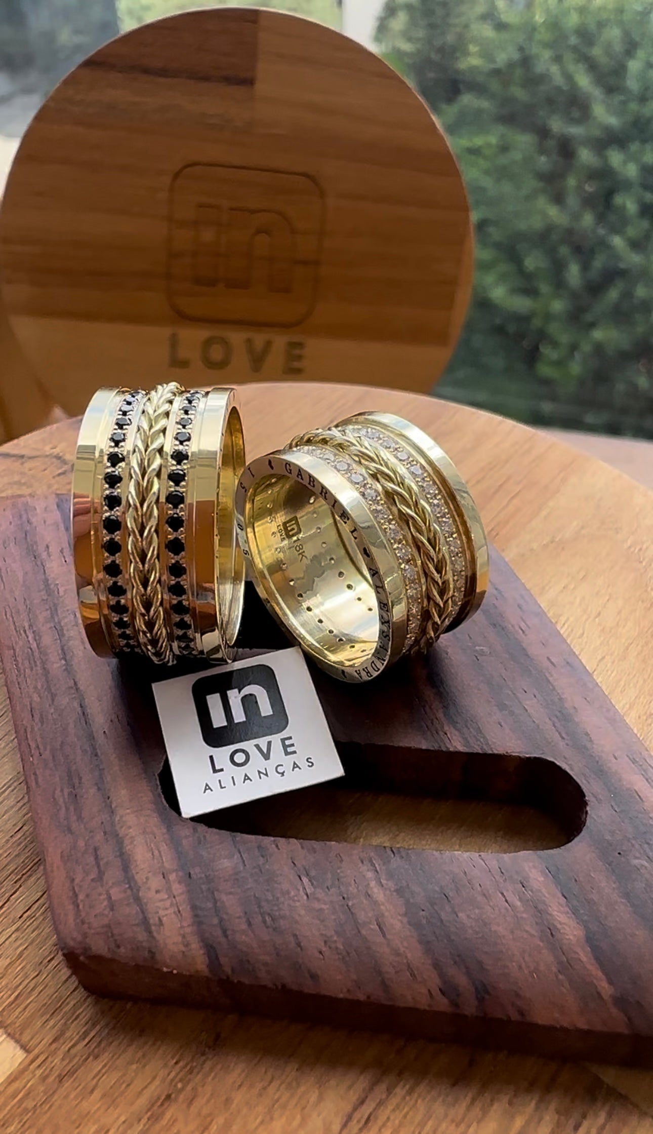 Alianças de Casamento em Ouro 18k - Modelo Nosso Santo Bateu | 10mm | 12x R$1.556,66
