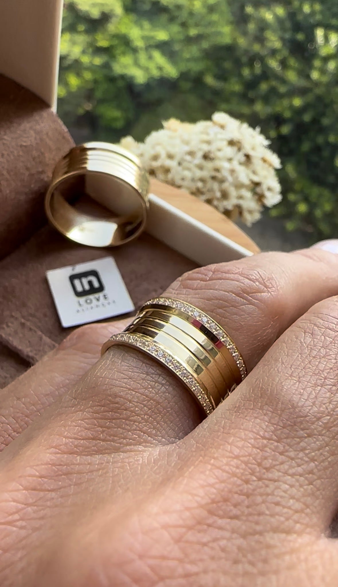 Alianças de Casamento em Ouro 18k - Modelo Paraíso | 9mm | 12x R$799