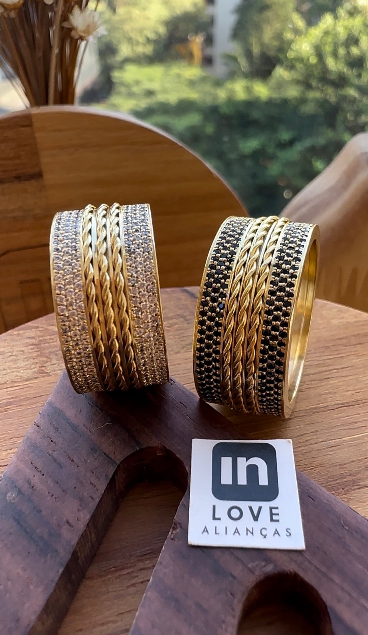 Alianças de Casamento em Ouro 18k - Modelo Esse Amor Duo | 10mm | 12x R$2.158.33