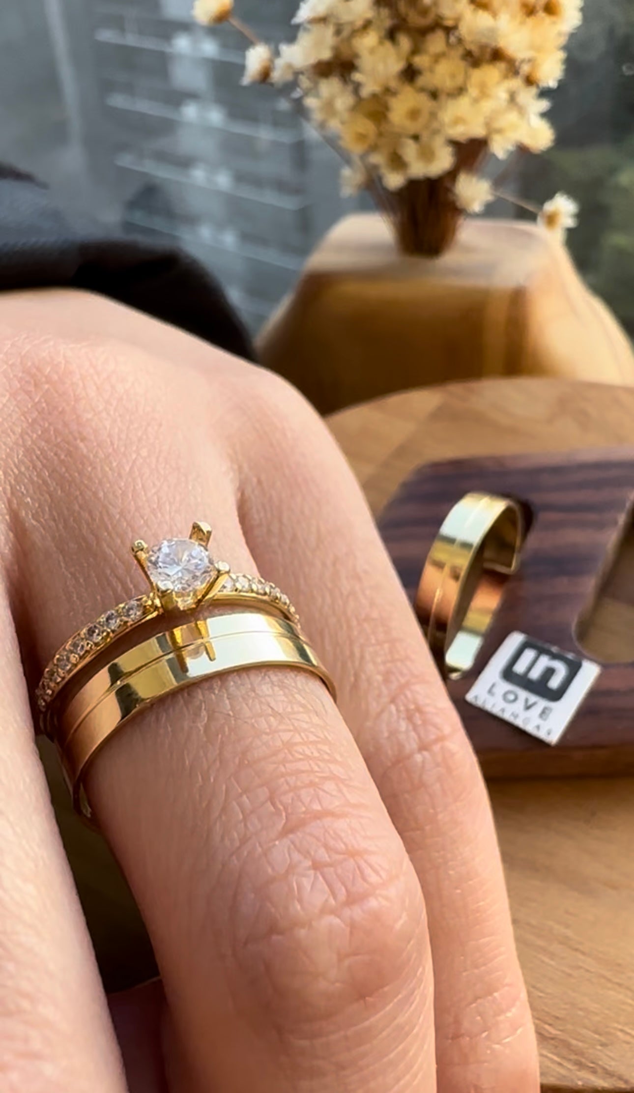Alianças de Casamento em Ouro 18k - Modelo Minha Alegria | 4mm | 12x R$208.25