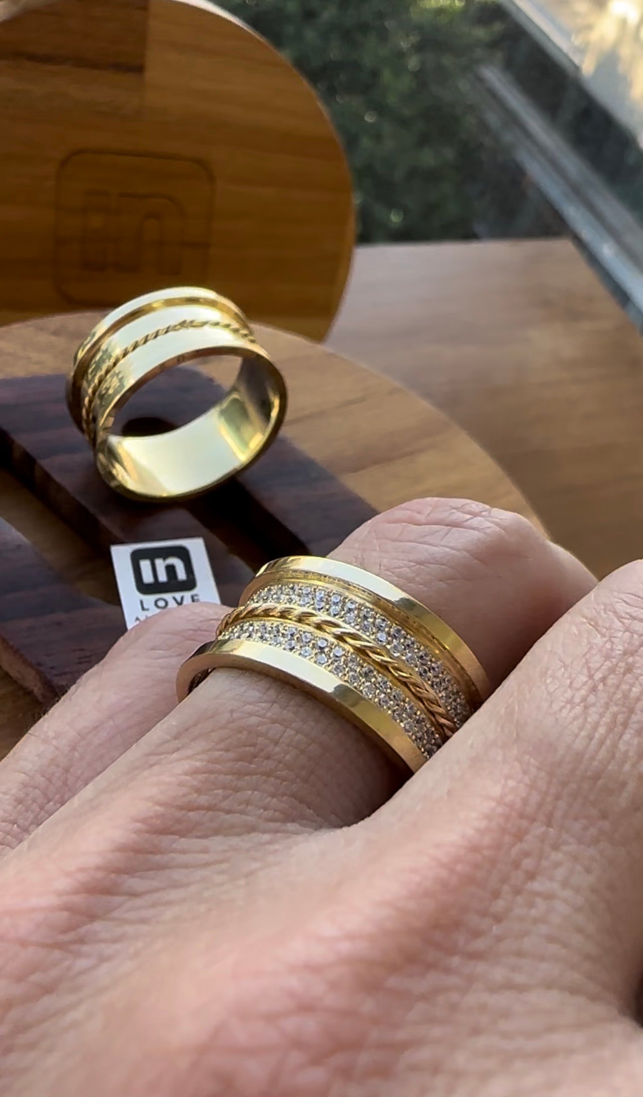 Alianças de Casamento em Ouro 18k - Modelo Desejo | 10mm | 12x R$1.241.66