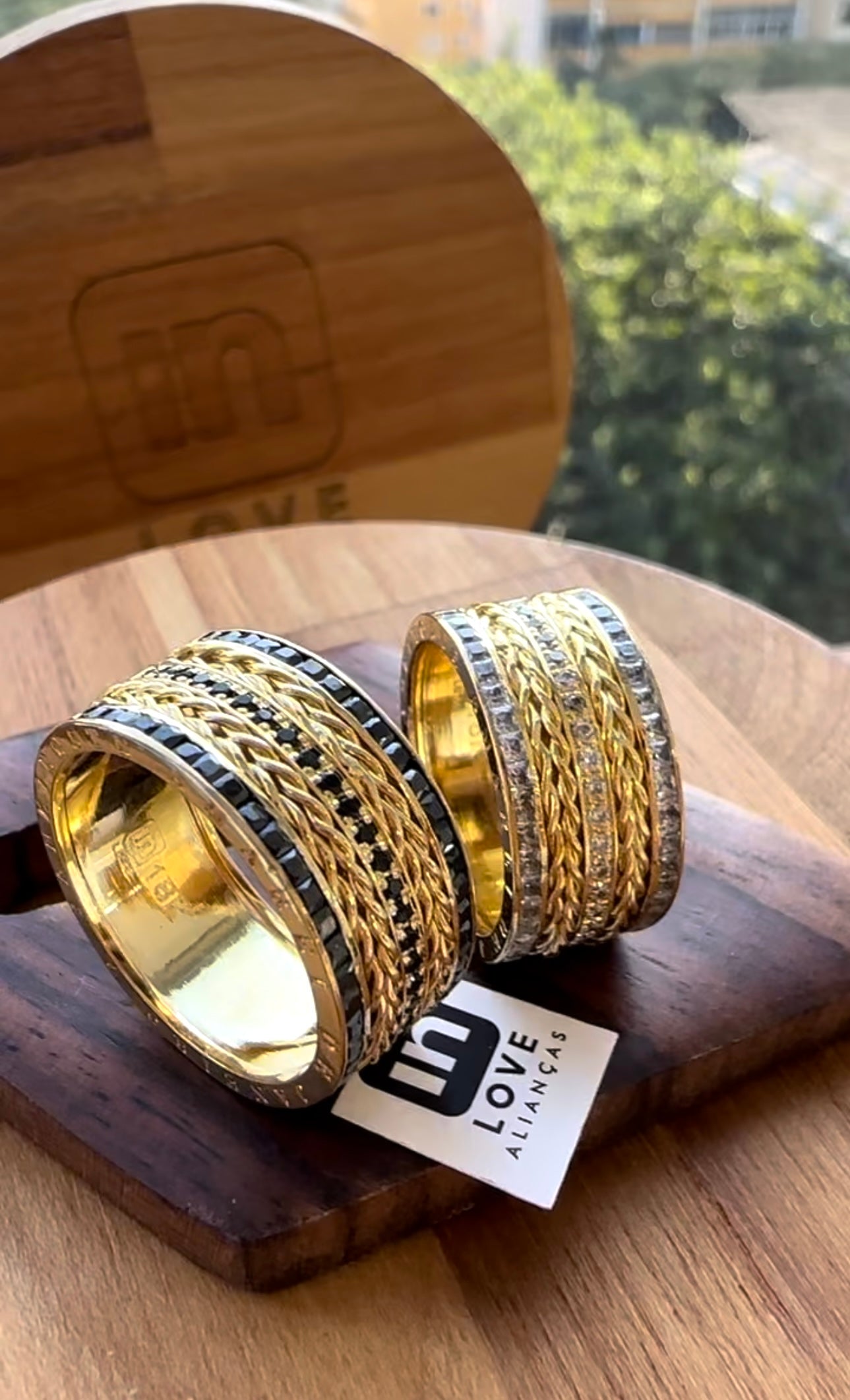 Alianças de Casamento em Ouro 18k - Modelo Paixão | 10mm | 12x R$2.166