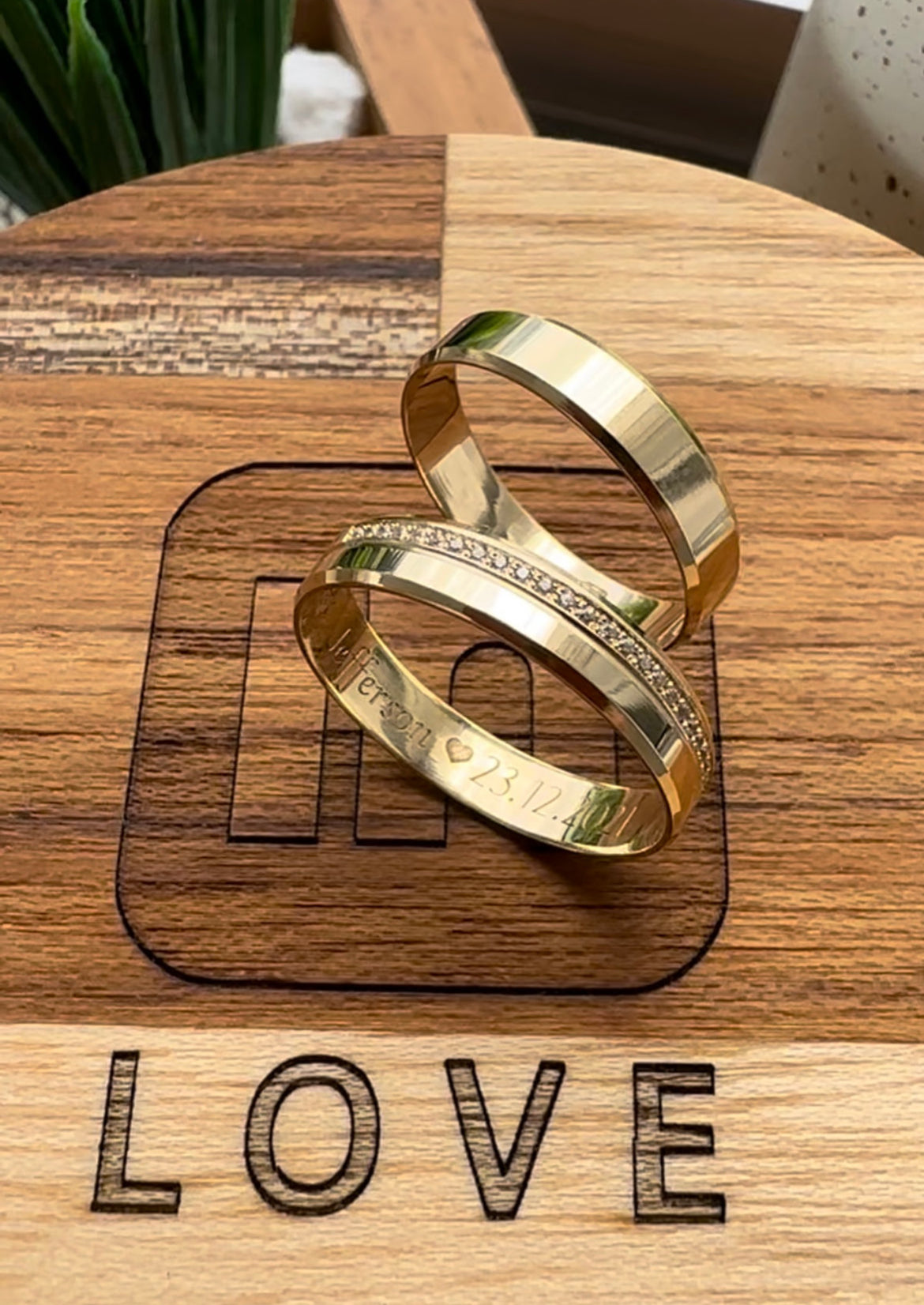 Alianças de Casamento em Ouro 18k - Modelo Nossa Energia | 4mm | 12x R$399