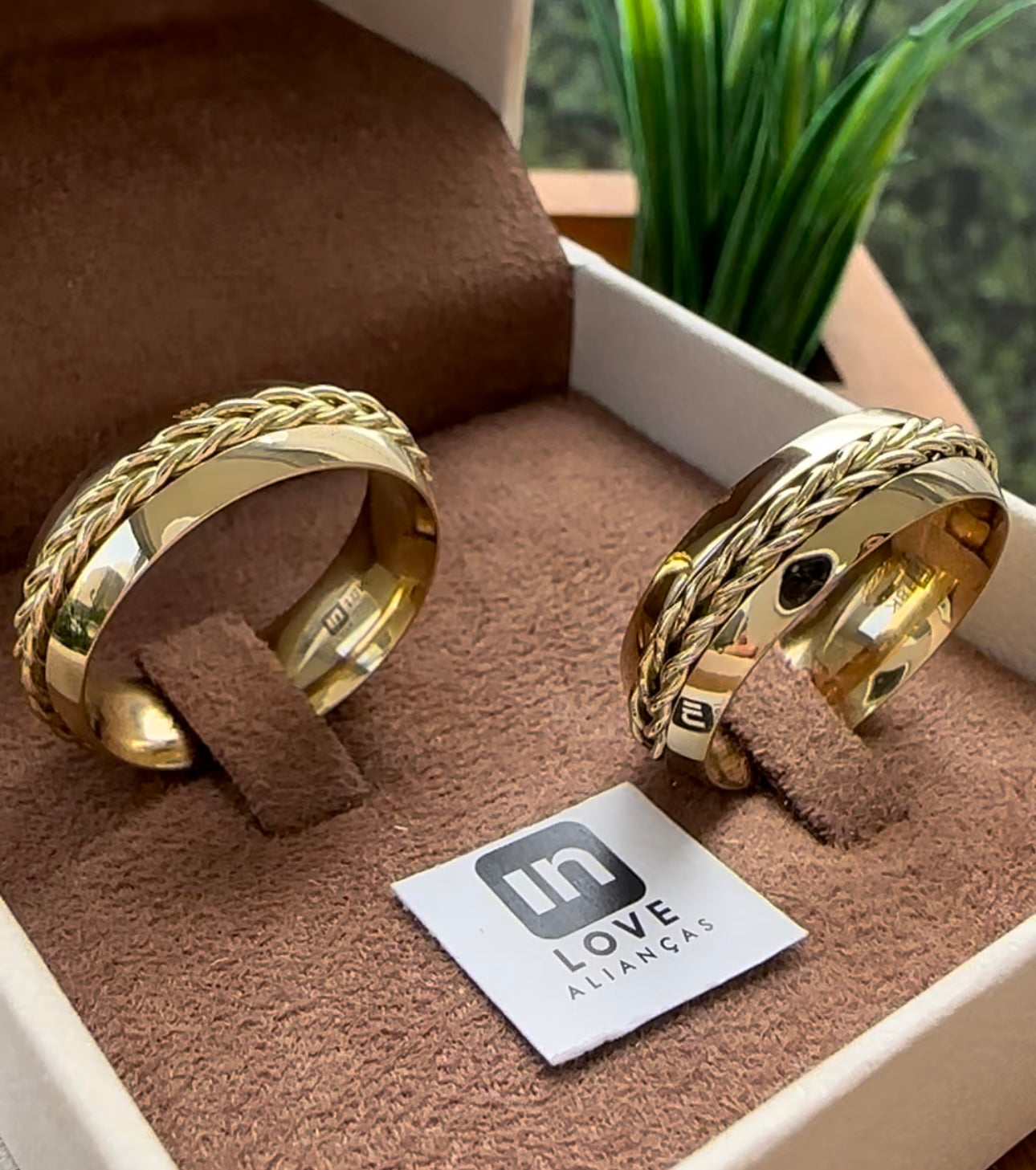 Alianças de Casamento em Ouro 18k - Modelo Trançado | 7mm | 12x R$1.031,66
