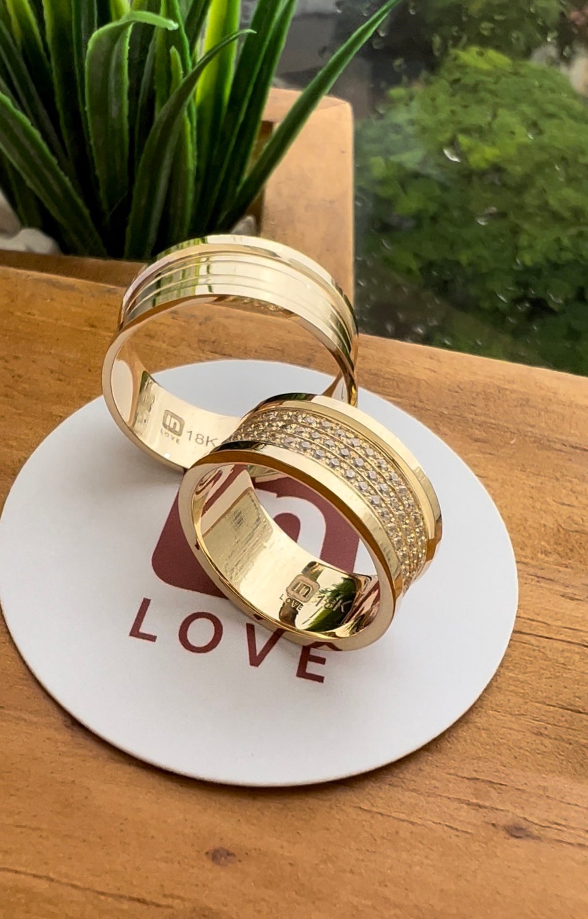 Alianças de Casamento em Ouro 18k - Modelo Maldivas | 8mm | 12x R$825