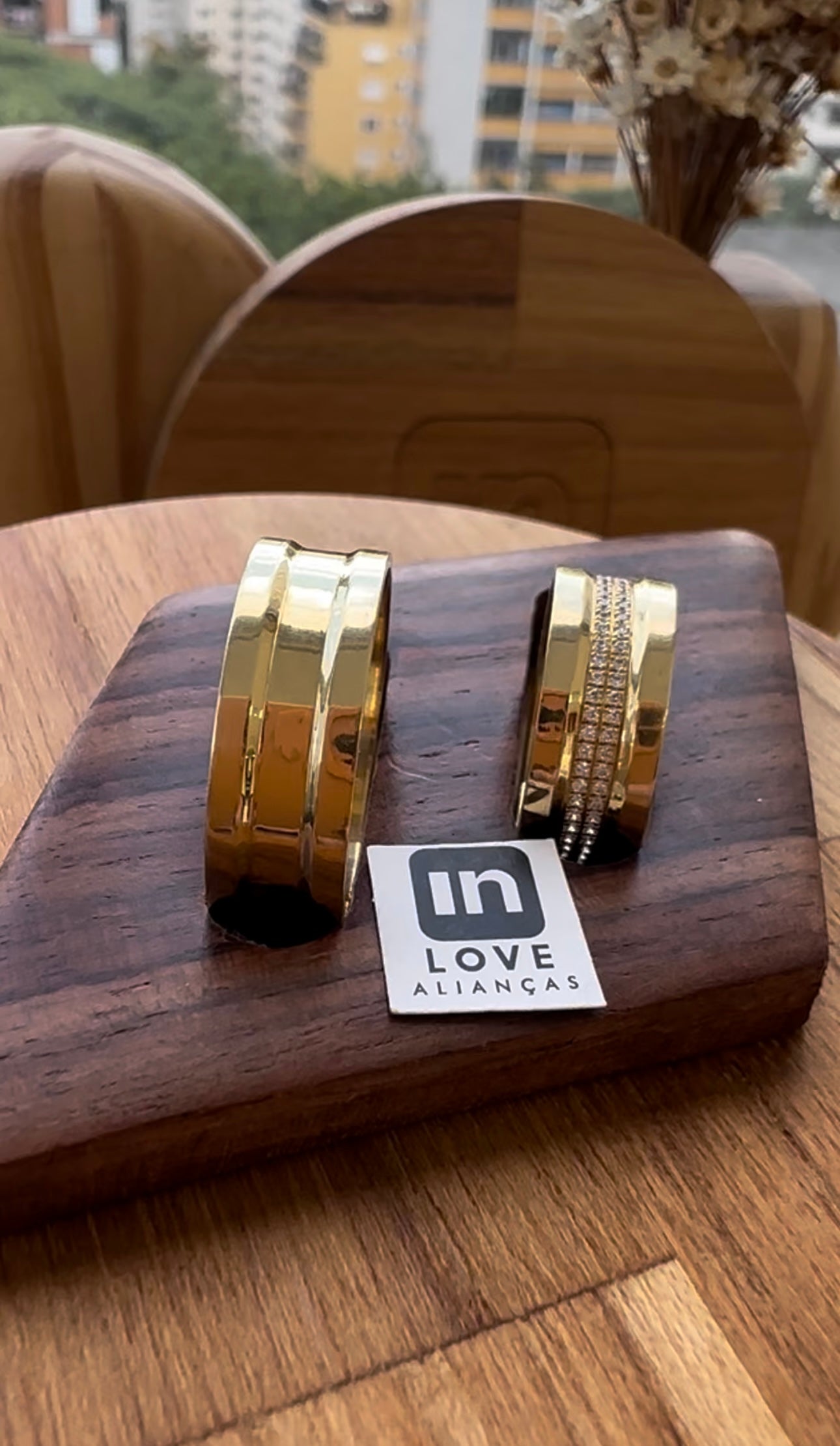 Alianças de Casamento em Ouro 18k - Modelo Capítulos | 7mm | 12x R$749