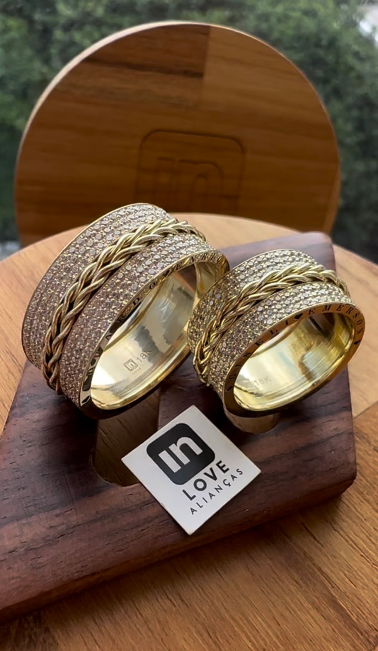 Alianças de Casamento em Ouro 18k - Modelo Eternity Duo | 10mm | 12x R$2.056,66