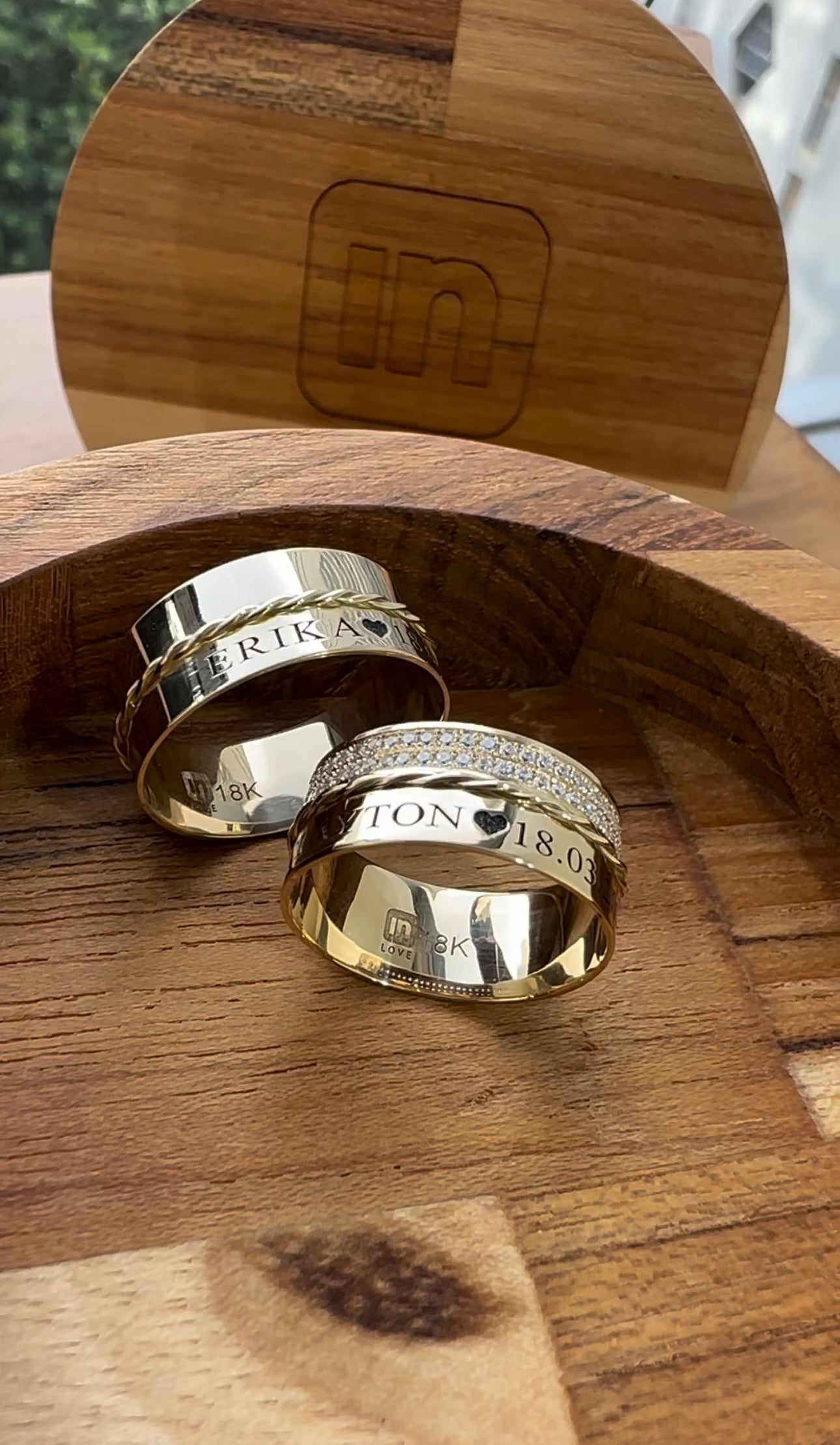 Alianças de Casamento em Ouro 18k - Modelo Encanto | 8mm | 12x R$778,33