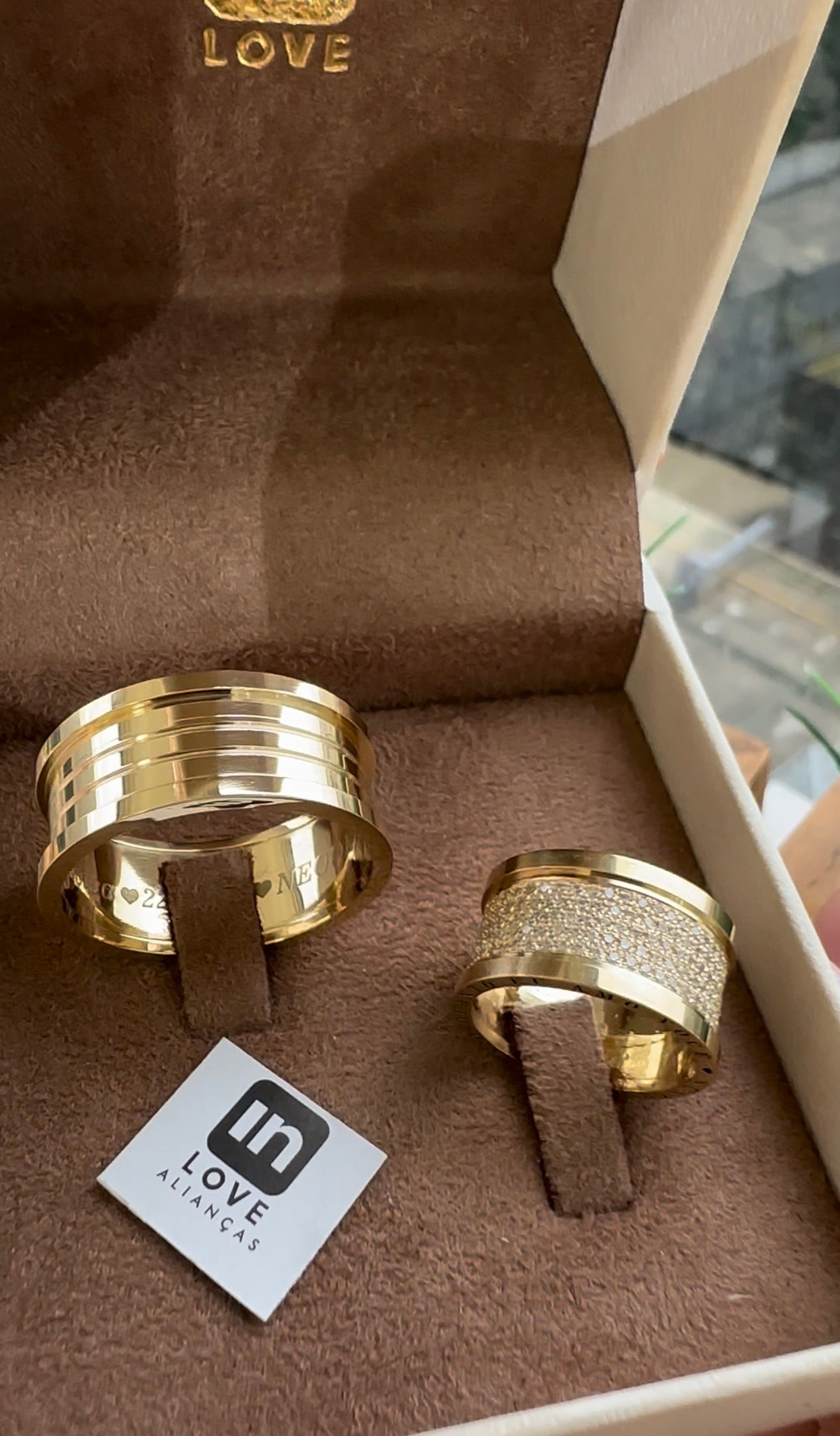Alianças de Casamento em Ouro 18k - Modelo Intense | 10mm | 12x R$1.641,66