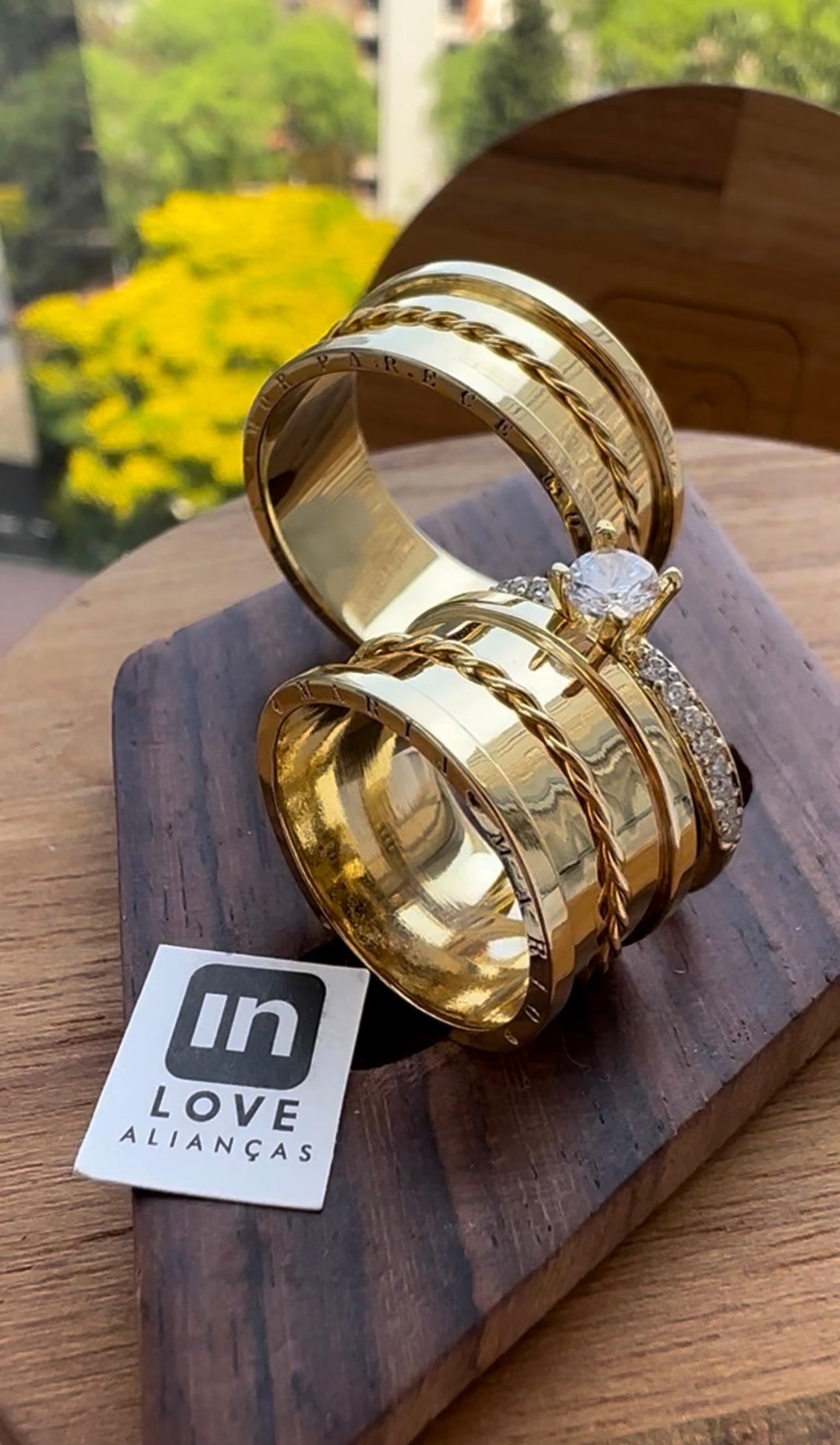 Alianças de Casamento em Ouro 18k - Modelo Desejo | 10mm | 12x R$1.165.83
