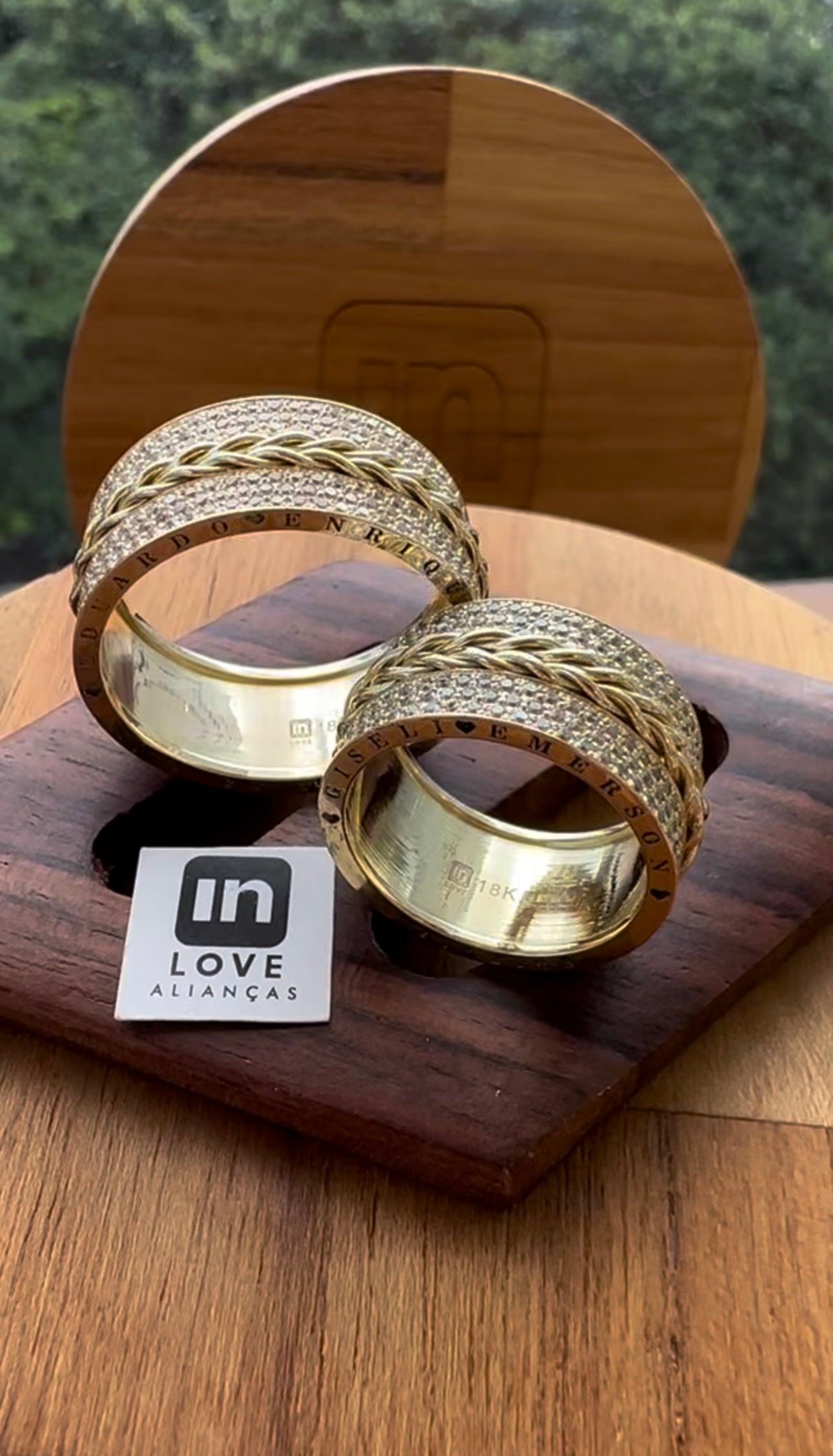 Alianças de Casamento em Ouro 18k - Modelo Eternity Duo | 10mm | 12x R$2.056,66