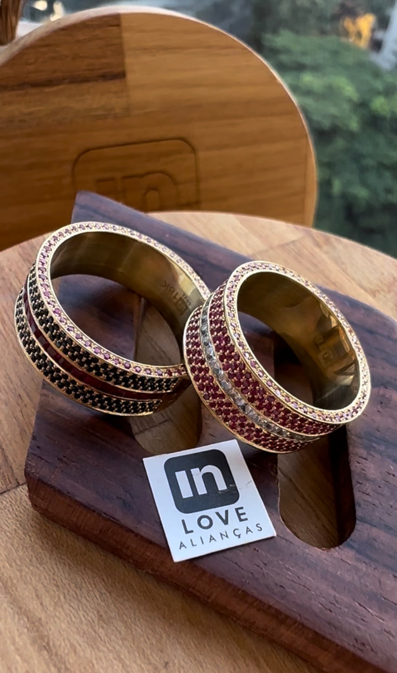 Alianças de Casamento em Ouro 18k - Modelo Cumplicidade | 8mm | 12x R$2.177,08