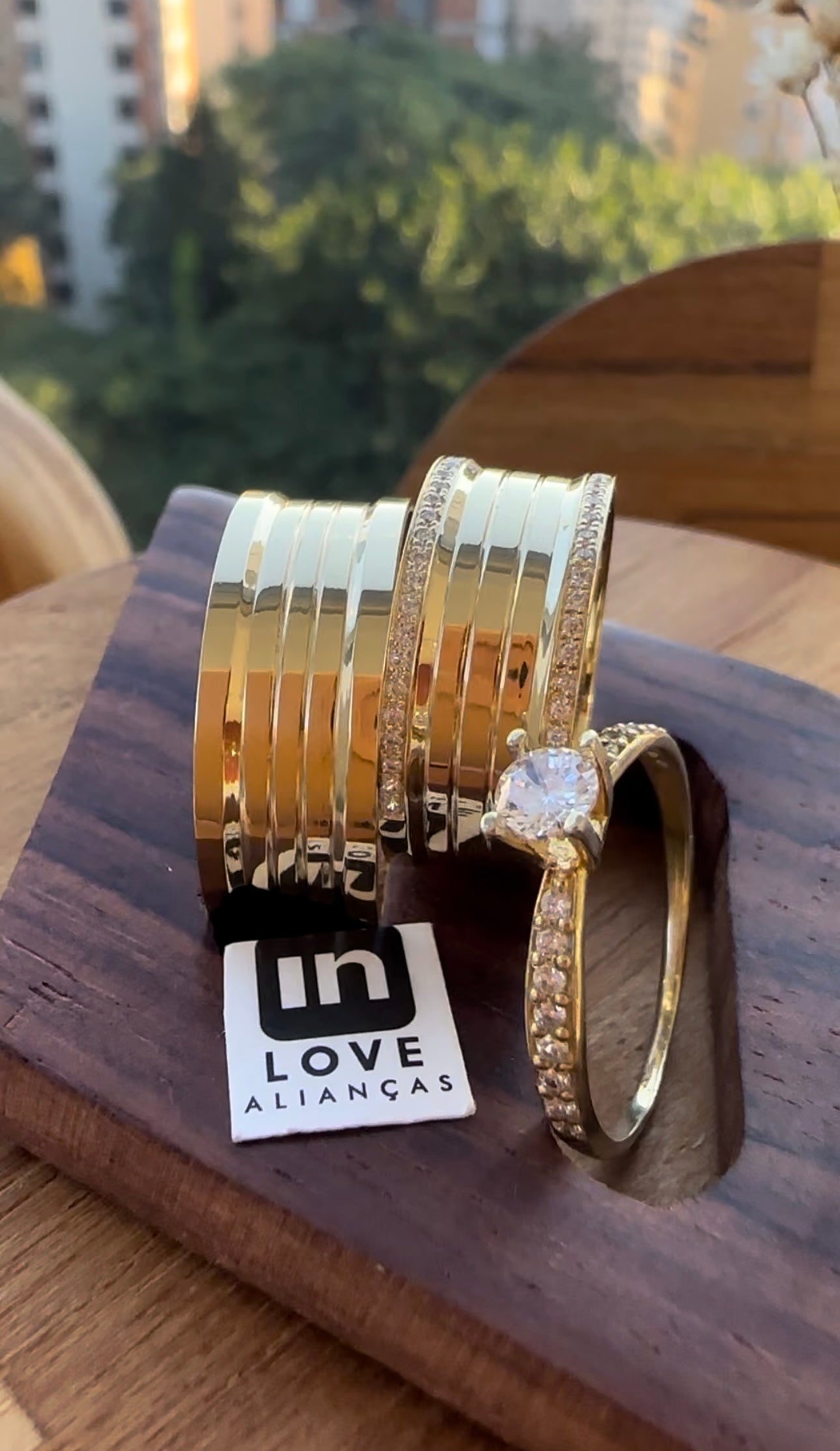 Alianças de Casamento em Ouro 18k - Modelo Paraíso | 8mm | 12x R$582,50