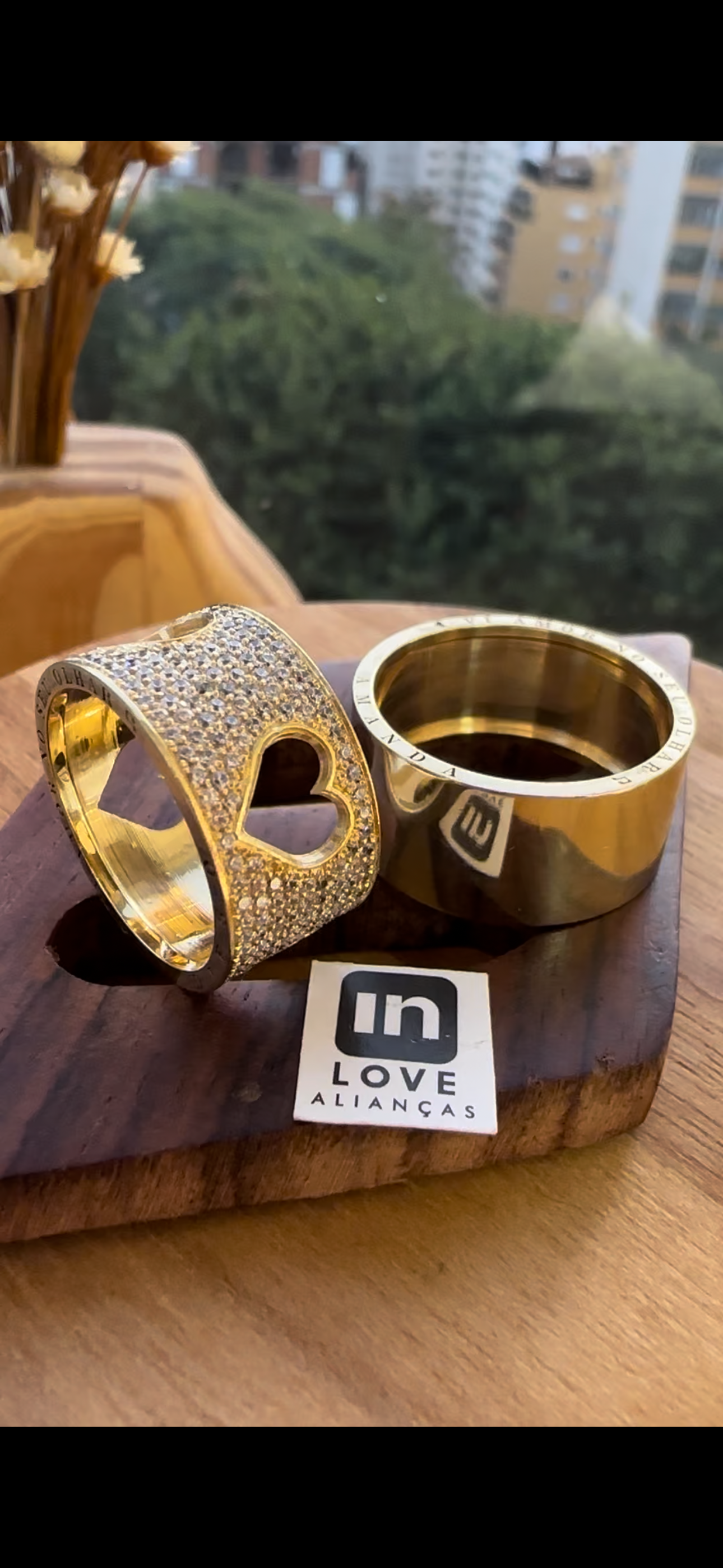 Alianças de Casamento em Ouro 18k - Modelo Corações | 10mm |12x R$1.325