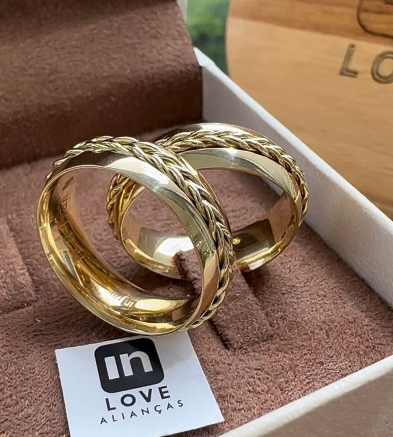 Alianças de Casamento em Ouro 18k - Modelo Trançado | 7mm | 12x R$1.031,66