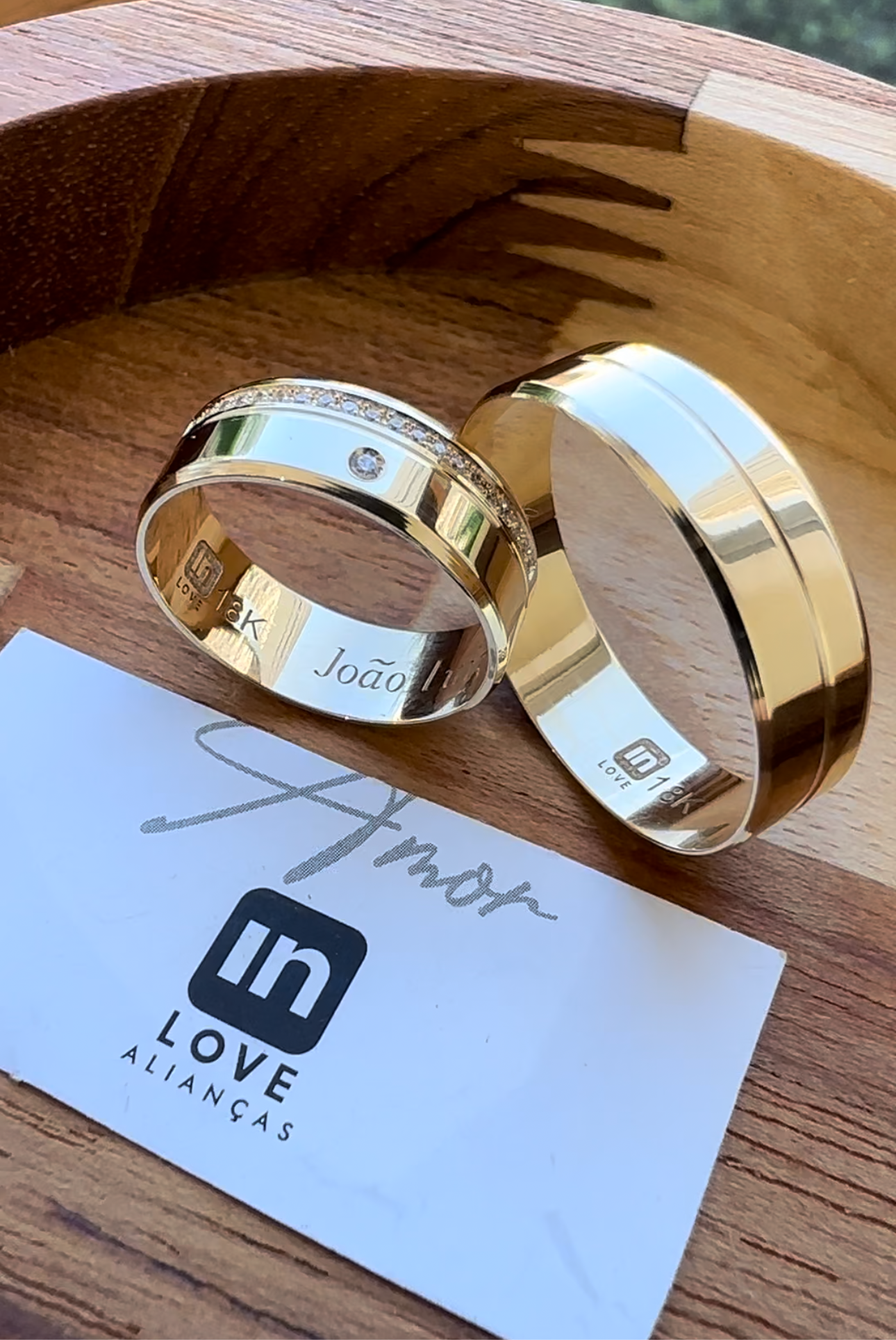 Alianças de Casamento em Ouro 18k - Modelo Chamego | 6mm | 12x R$599