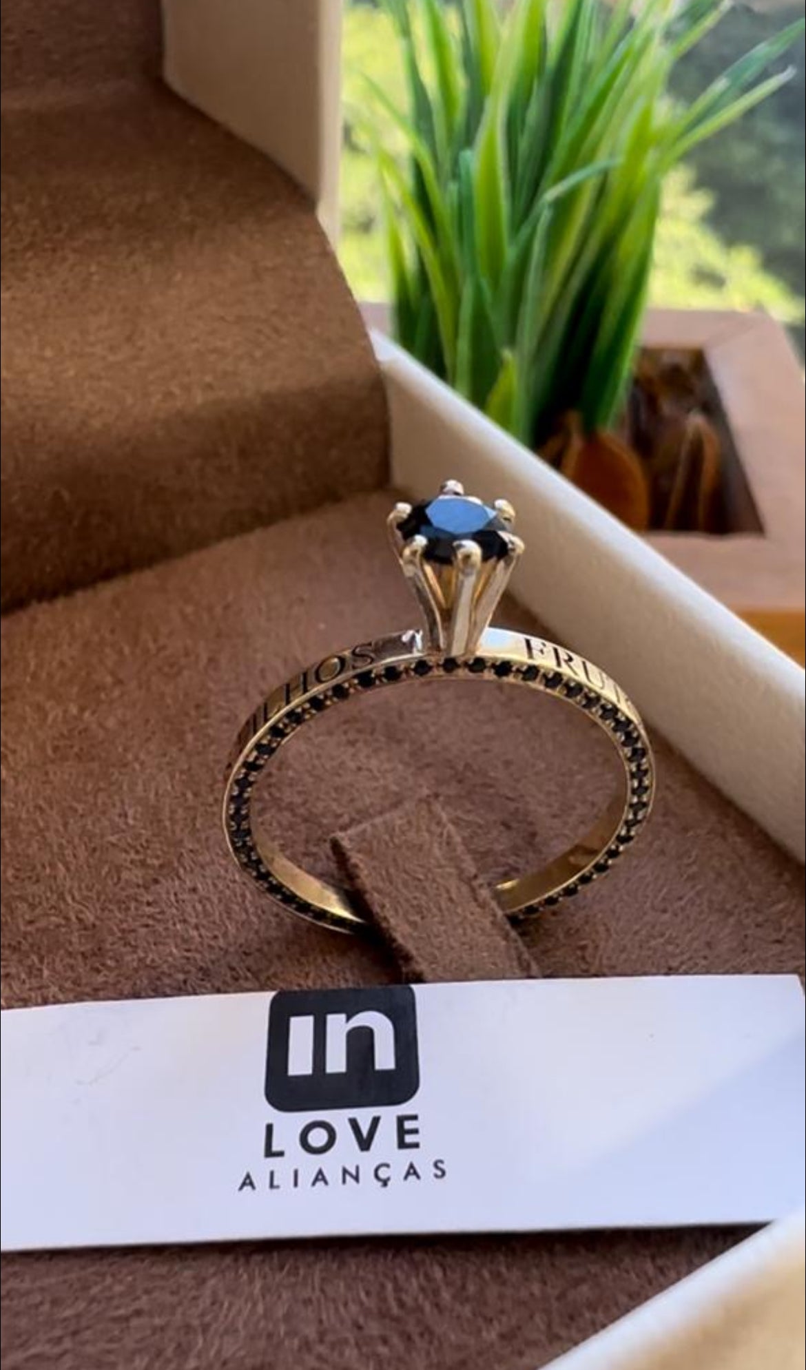 Anel Solitário Storie em Ouro 18k - 12x R$208,33