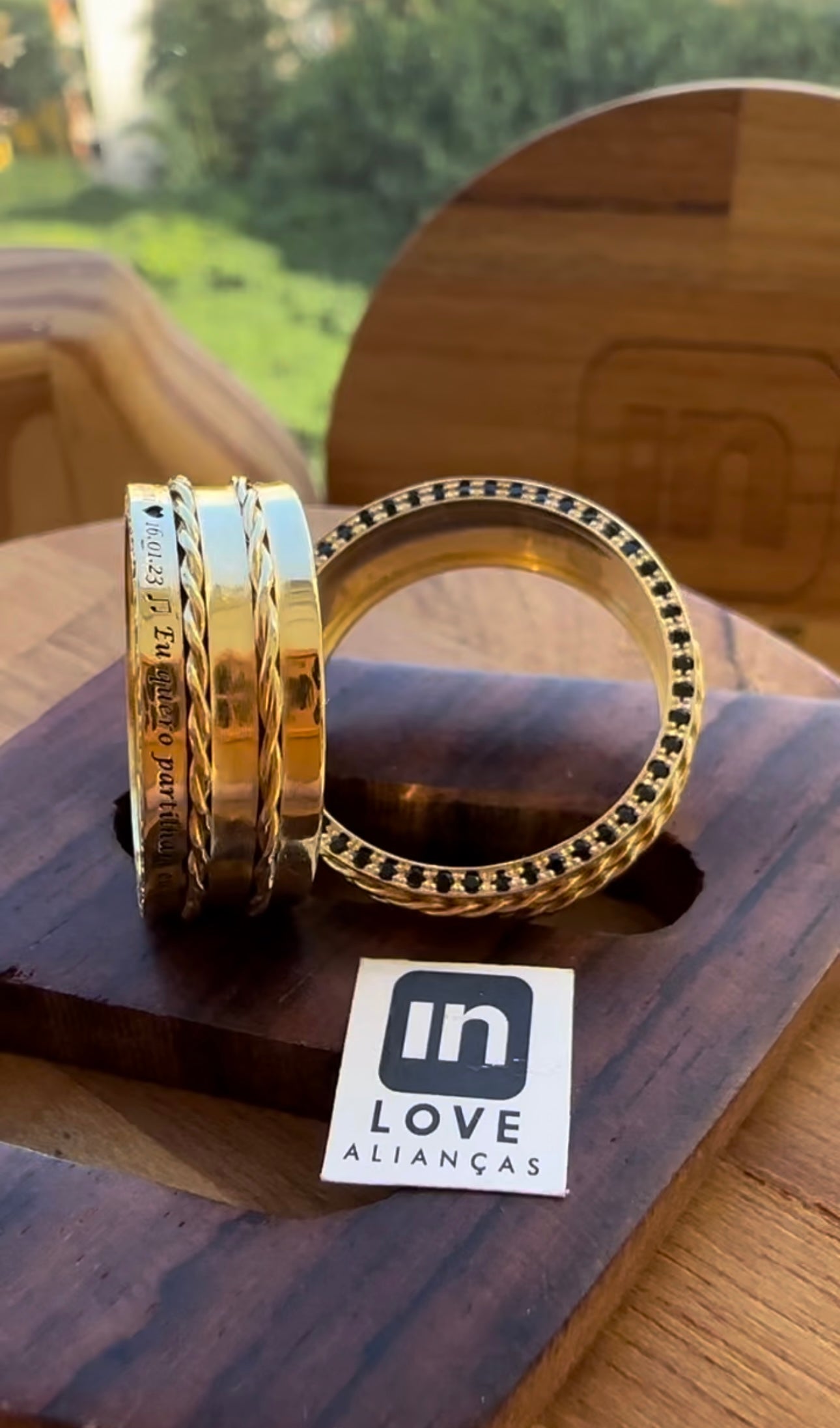 Alianças de Casamento em Ouro 18k - Modelo Partilhar | 8mm | 12x R$1.325