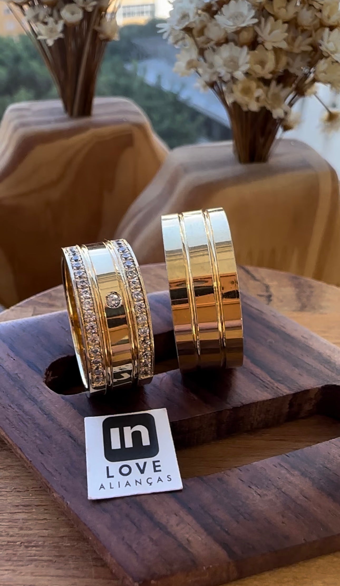 Alianças de Casamento em Ouro 18k - Modelo Nossa História | 8mm | 12x R$825