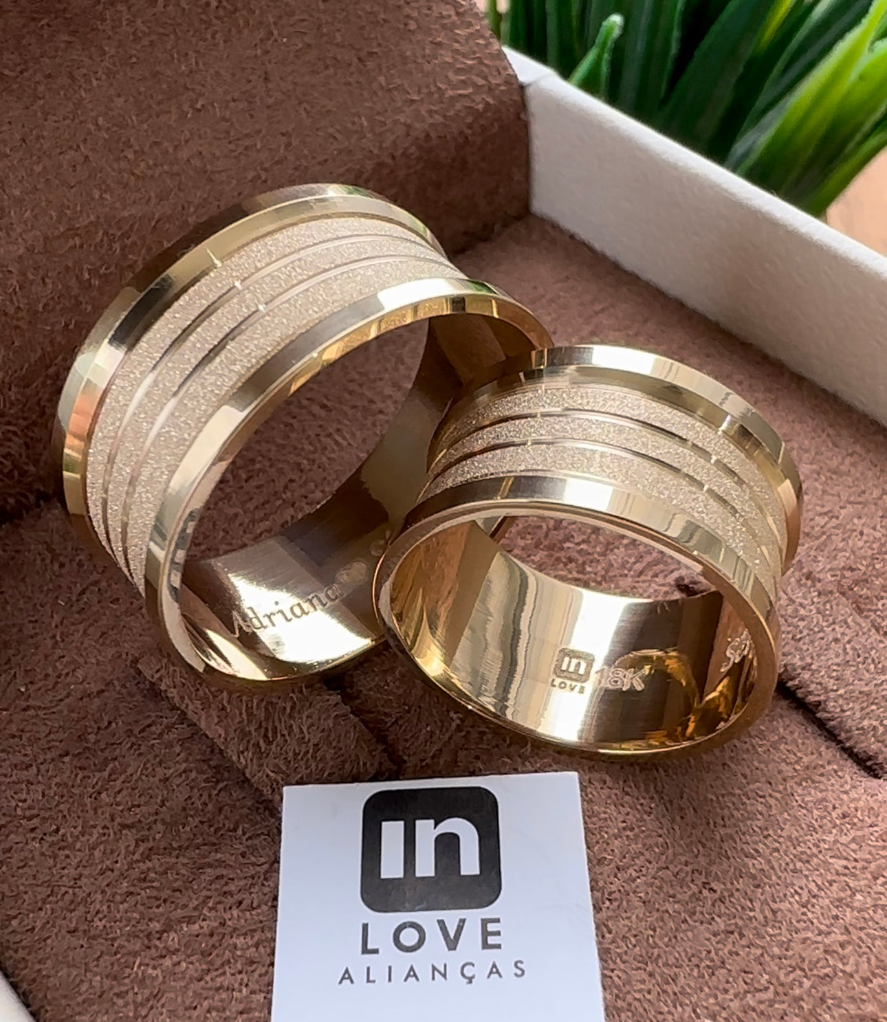 Alianças de Casamento em Ouro 18k - Modelo Favorite | 10mm | 12x R$750
