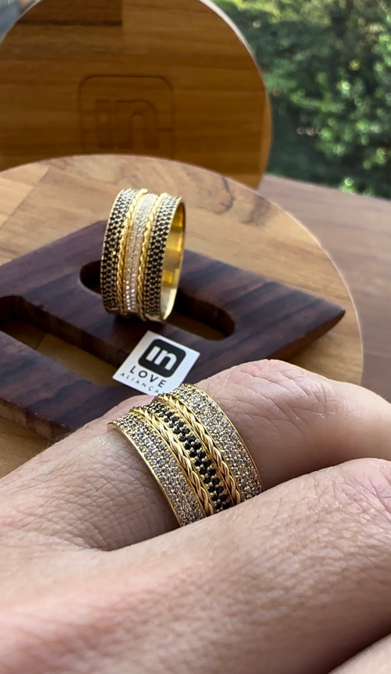 Alianças de Casamento em Ouro 18k - Modelo Pétalas | 10mm | 12x R$1.306,66