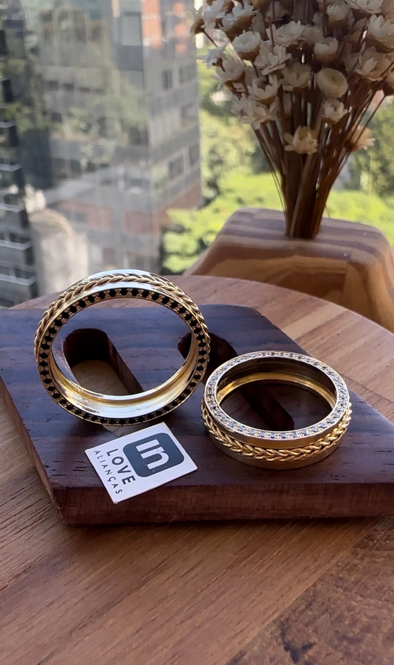 Alianças de Casamento em Ouro 18k - Modelo Talismã | 5mm | 12x R$890