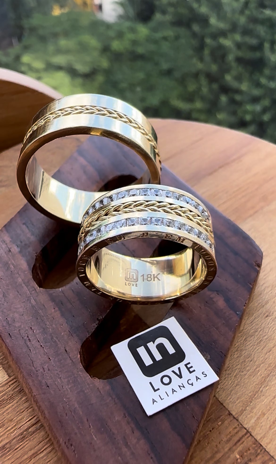 Alianças de Casamento em Ouro 18k - Modelo Anjos | 8mm | 12x R$1.408,33