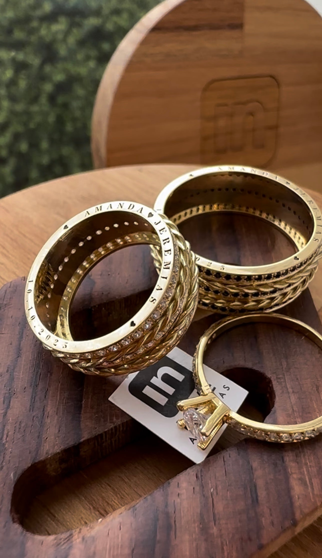 Alianças de Casamento em Ouro 18k - Modelo Momentos | 8mm | 12x R$1.083