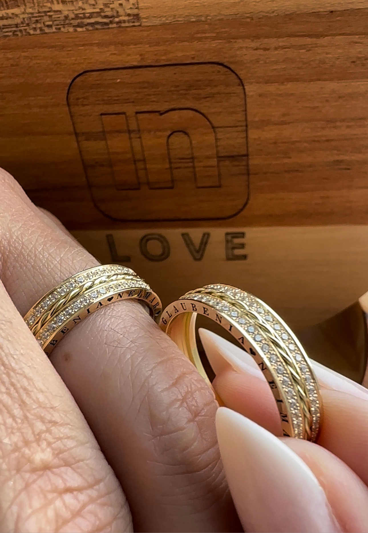 Alianças de Casamento em Ouro 18k - Modelo Doce Amor | 5mm | 12x R$ 749.16