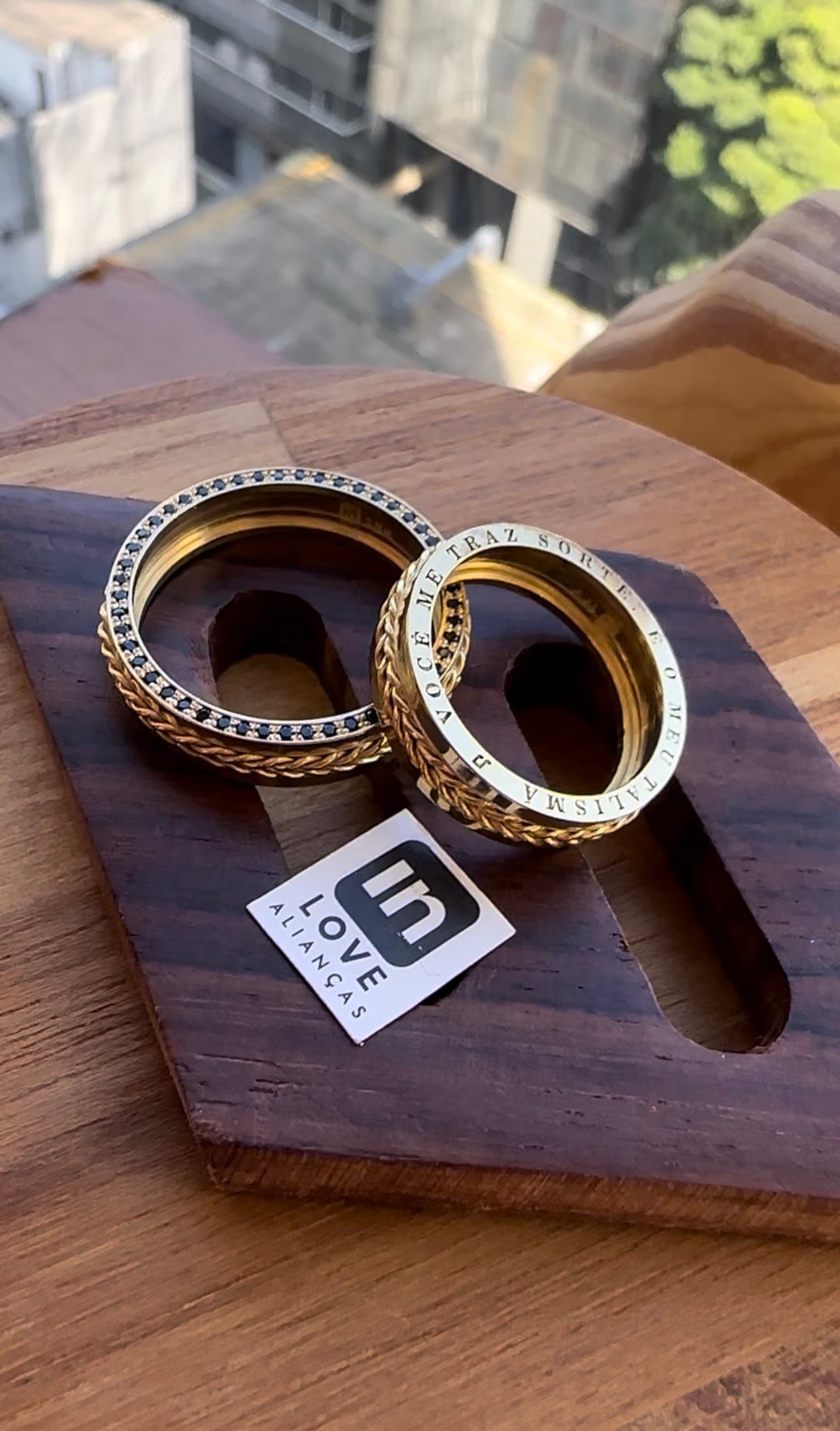 Alianças de Casamento em Ouro 18k - Modelo Talismã | 5mm | 12x R$890