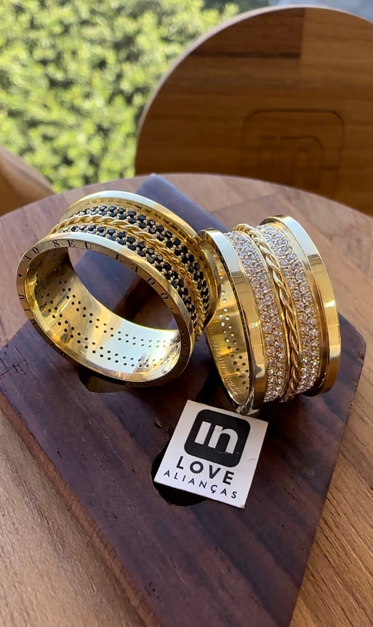 Alianças de Casamento em Ouro 18k - Modelo Desejo | 10mm | 12x R$1.249.1