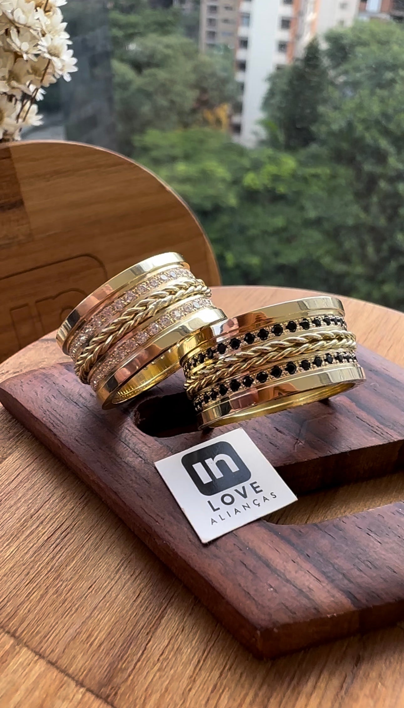 Alianças de Casamento em Ouro 18k - Modelo Nosso Santo Bateu | 10mm | 12x R$1.556,66