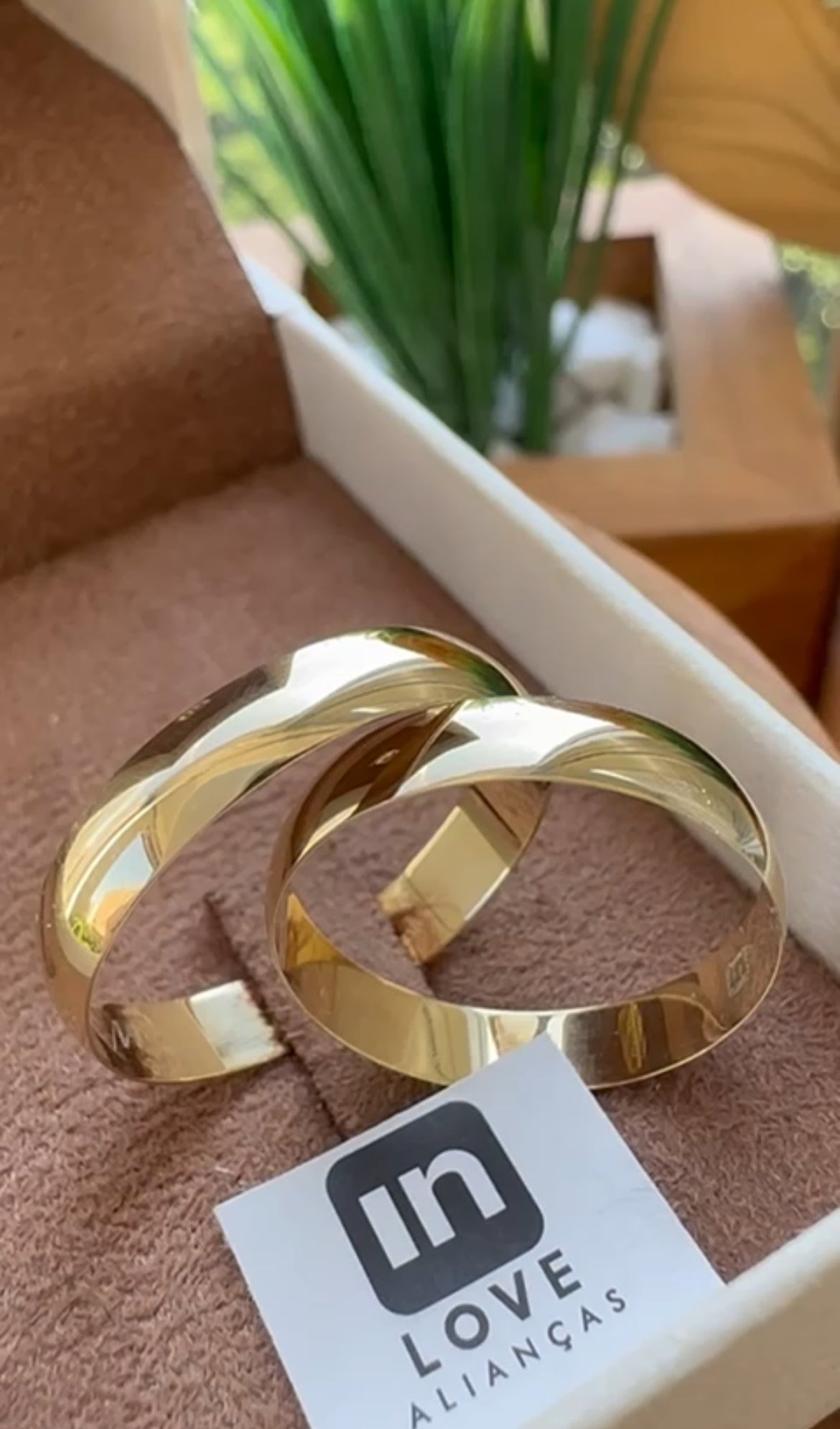 Par de Alianças em Ouro 18k - Modelo Tradicional | 4mm | 12x R$324