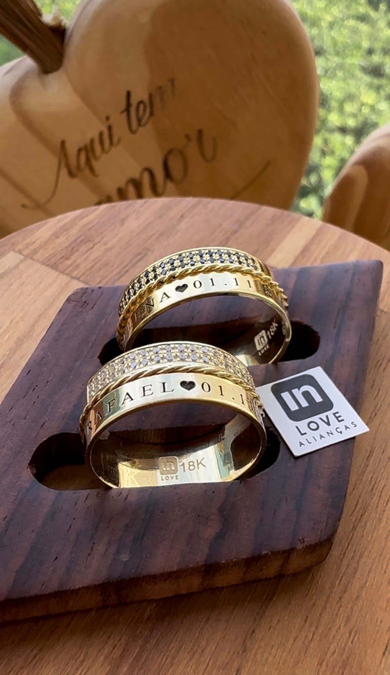 Alianças de Casamento em Ouro 18k - Modelo Encanto | 8mm | 12x R$861,66