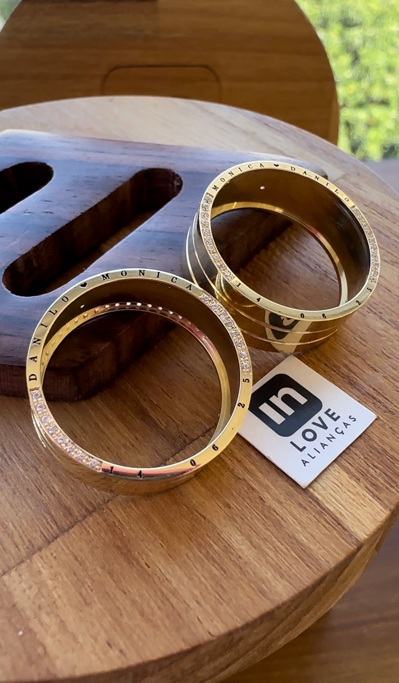 Alianças de Casamento em Ouro 18k - Modelo Nossa História | 8mm | 12x R$958.33