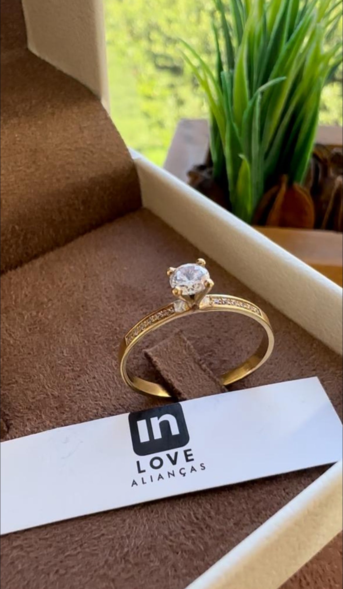 Anel Solitário Encanto em Ouro 18k - 12x R$199