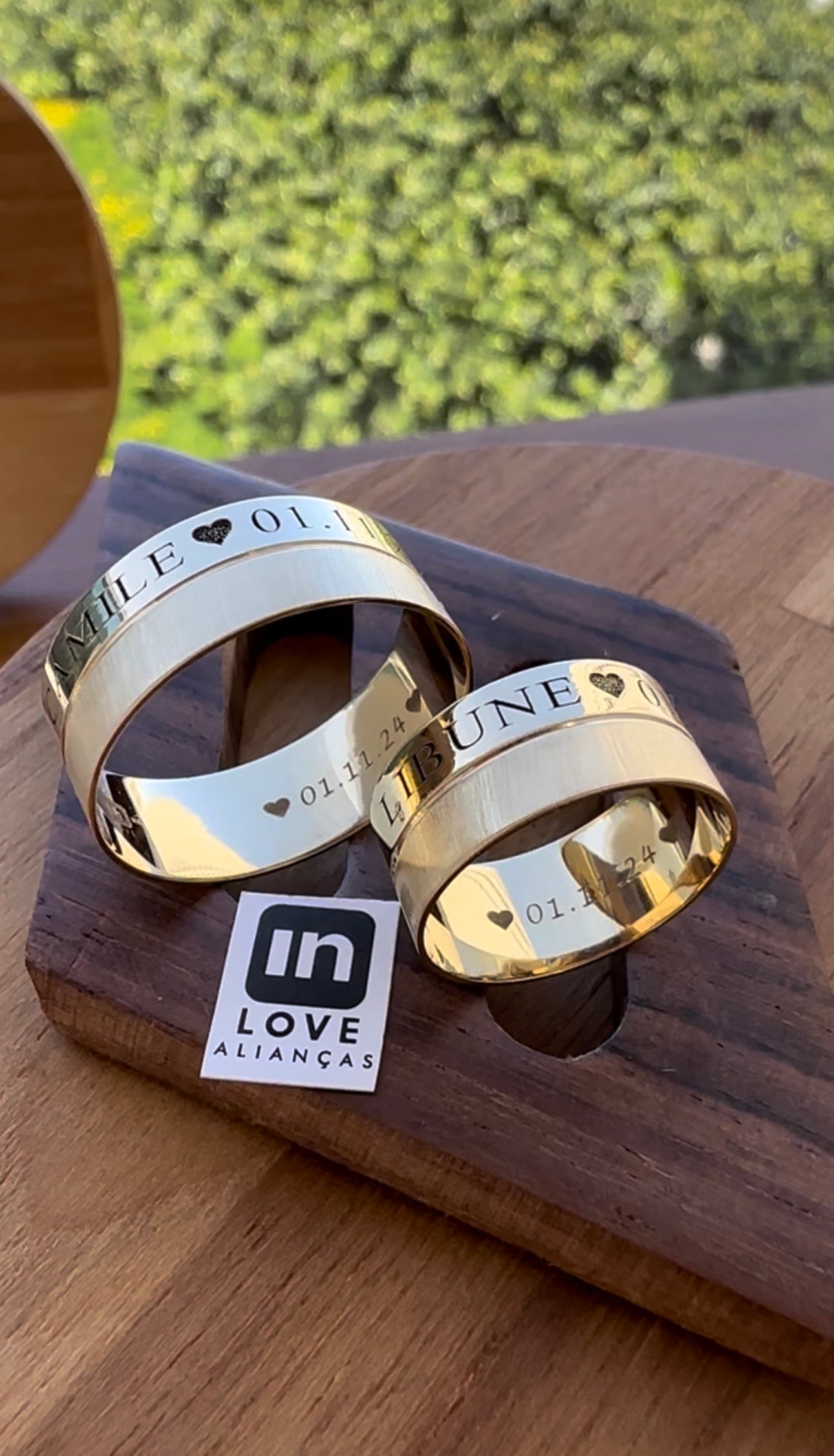 Par de Alianças em Ouro 18k - Modelo Aconchego | 8mm | 12x R$599