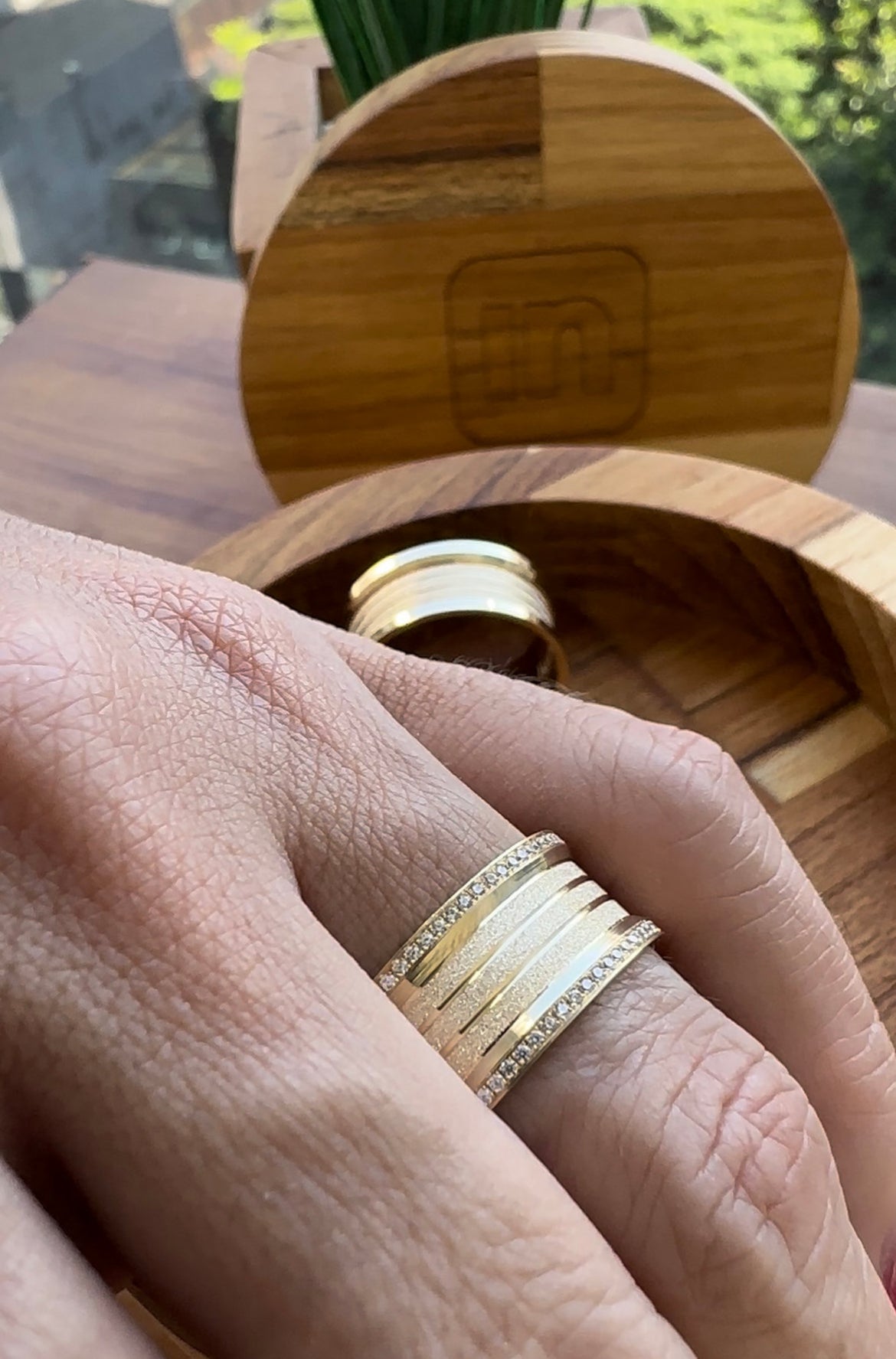 Alianças de Casamento em Ouro 18k - Modelo Paraíso | 9mm | 12x R$790