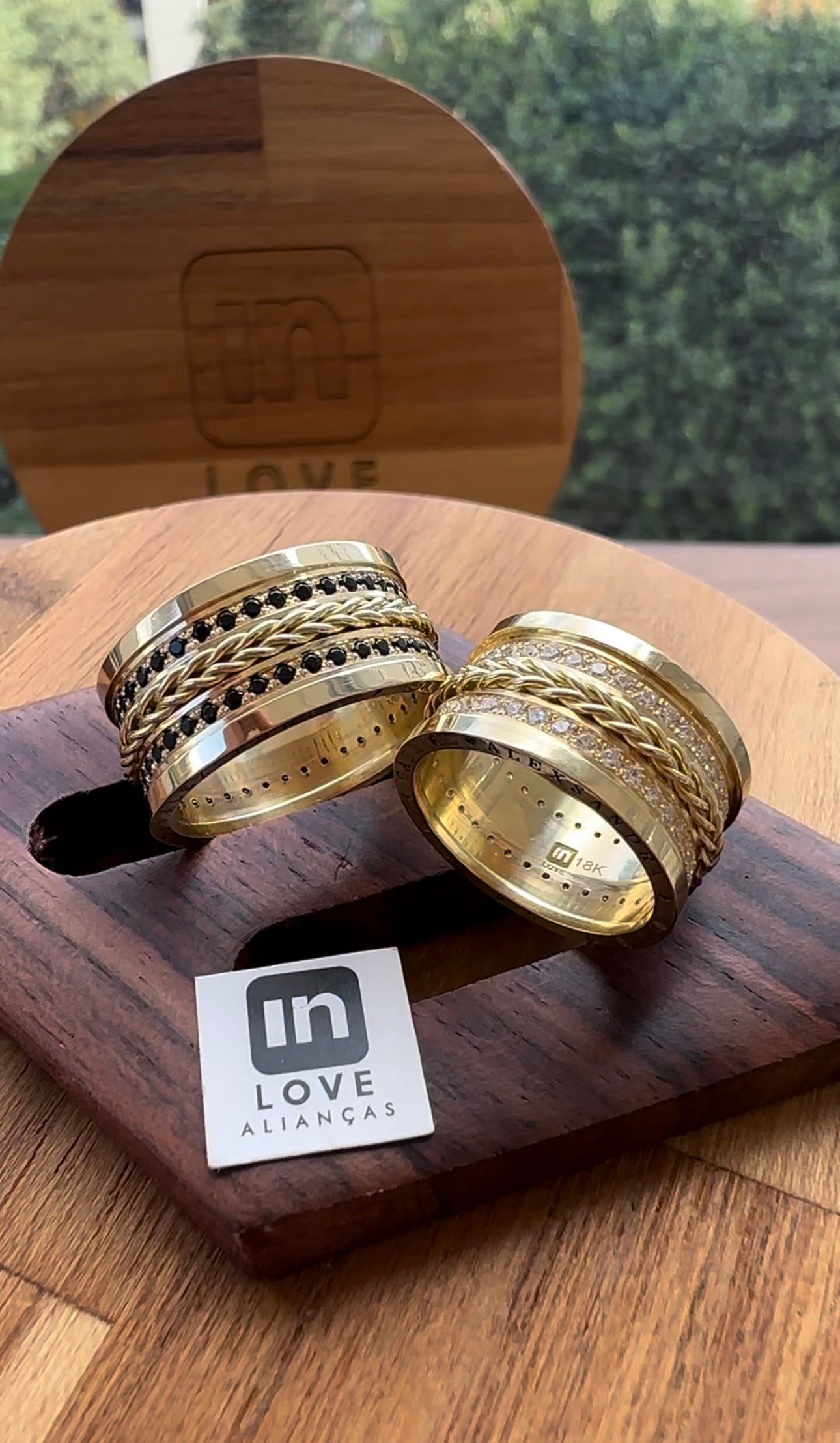 Alianças de Casamento em Ouro 18k - Modelo Nosso Santo Bateu | 10mm | 12x R$1.556,66