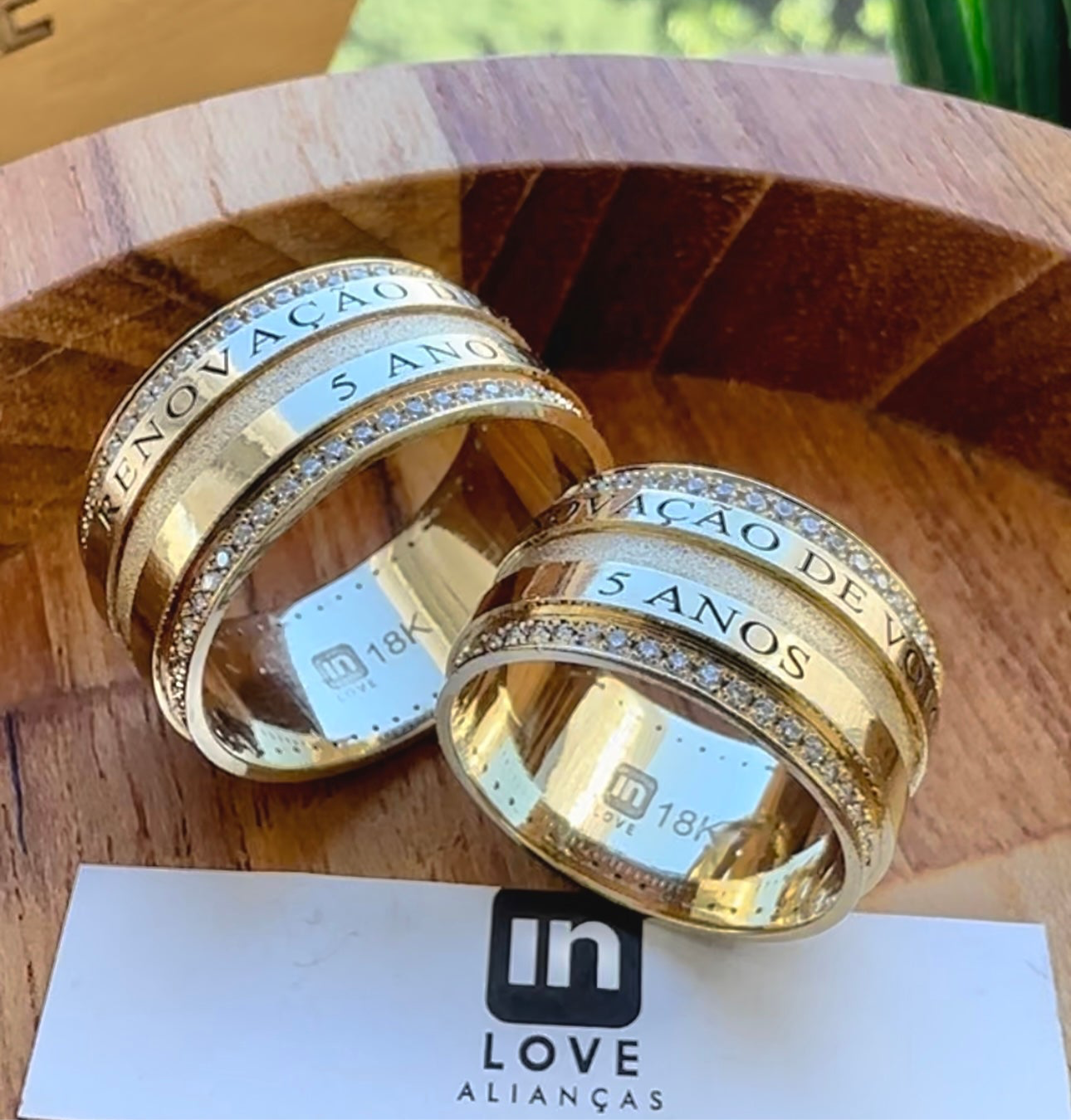 Alianças de Casamento em Ouro 18k - Modelo Coragem | 10mm | 12x R$1.241.66